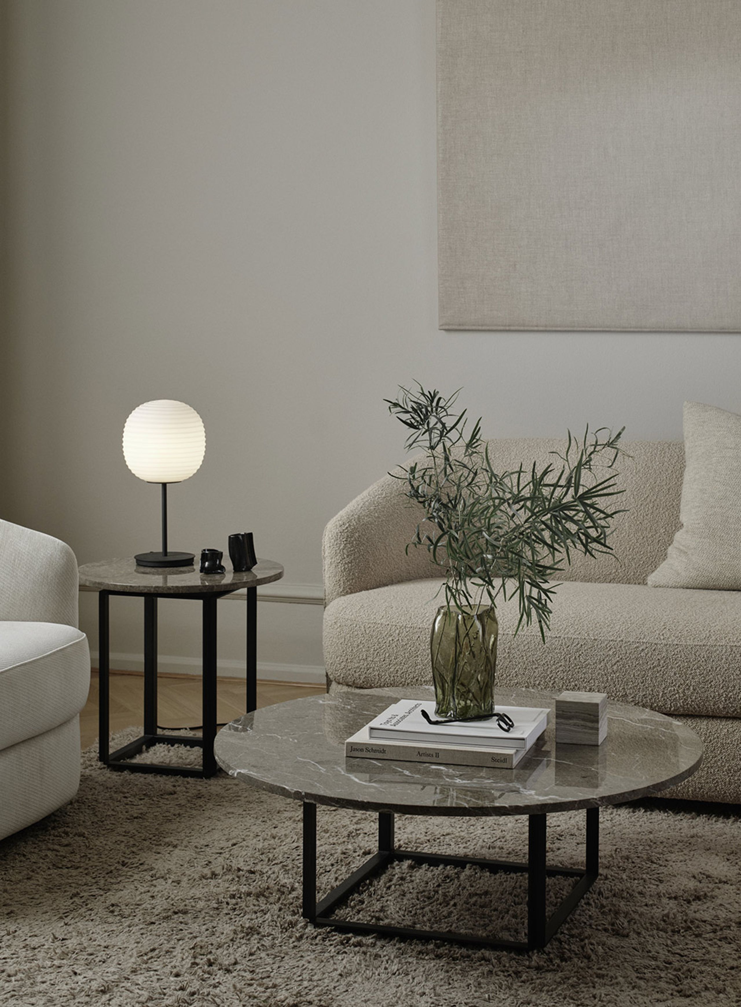 New Works - Lampe - Lantern Table Lamp af Anderssen og Voll - Mat Hvid / Sort Stel / Lille