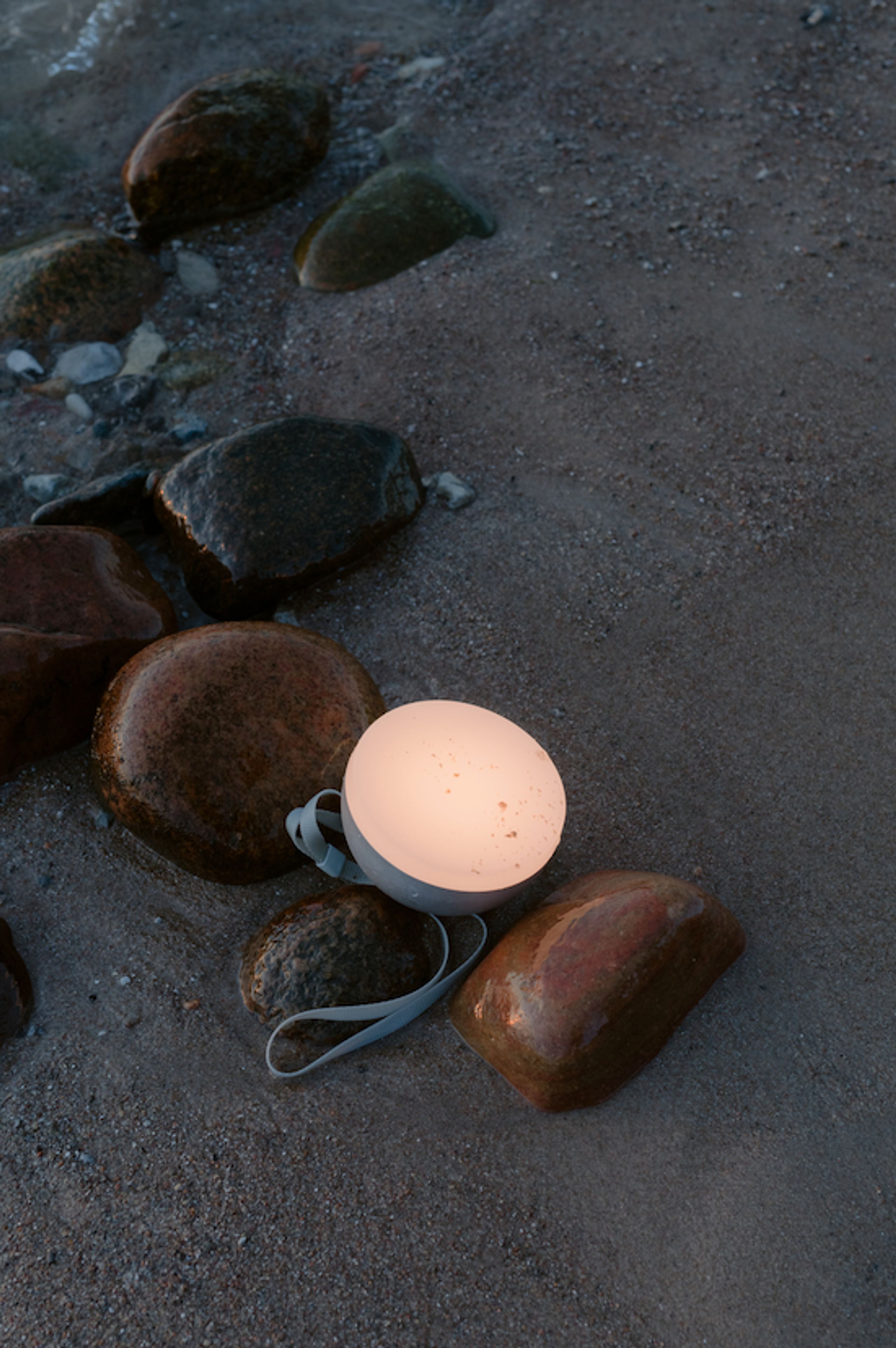 New Works - Lampe - Sphere Portable Lamp - Warm Grey