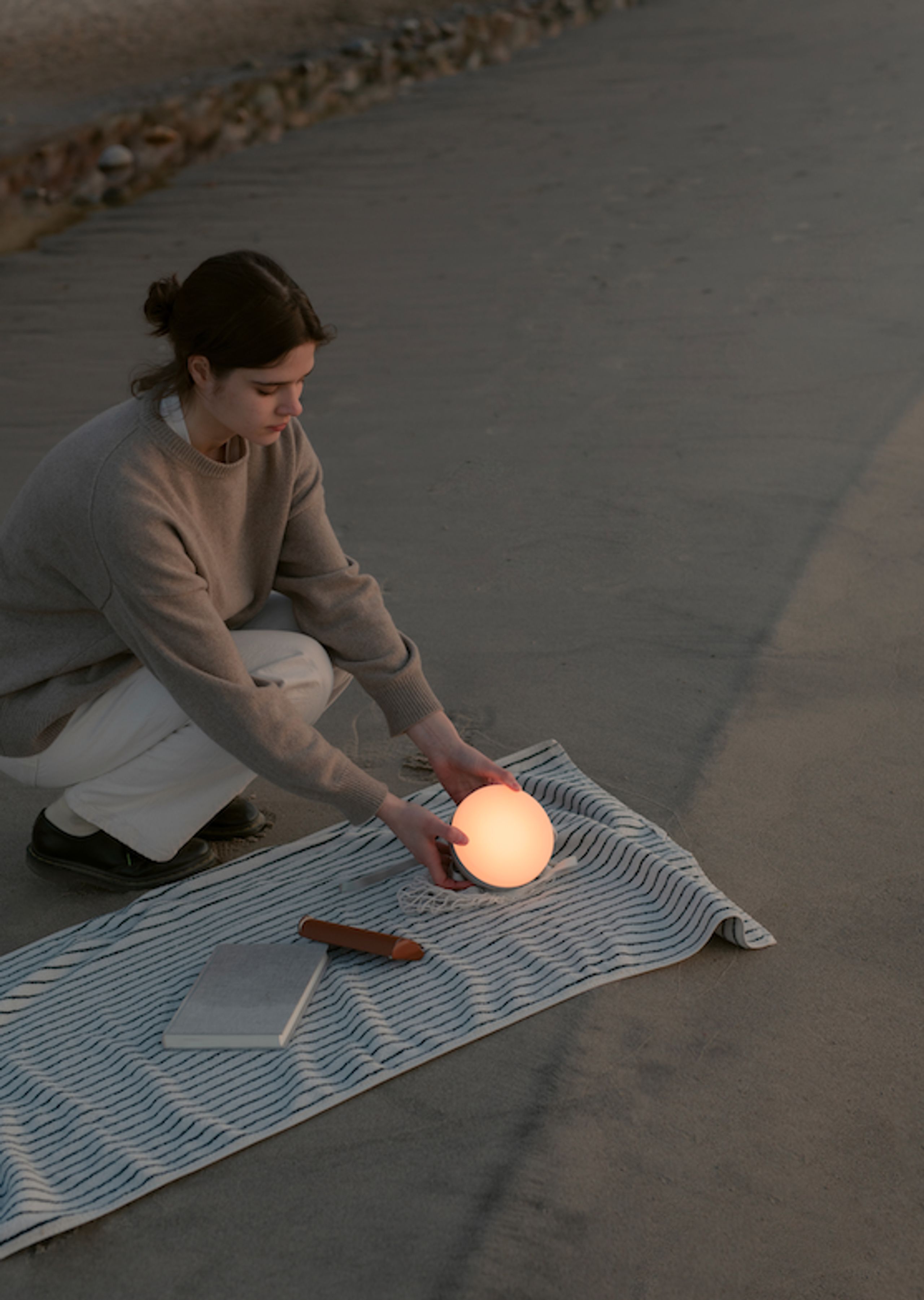 New Works - Lampe - Sphere Portable Lamp - Warm Grey