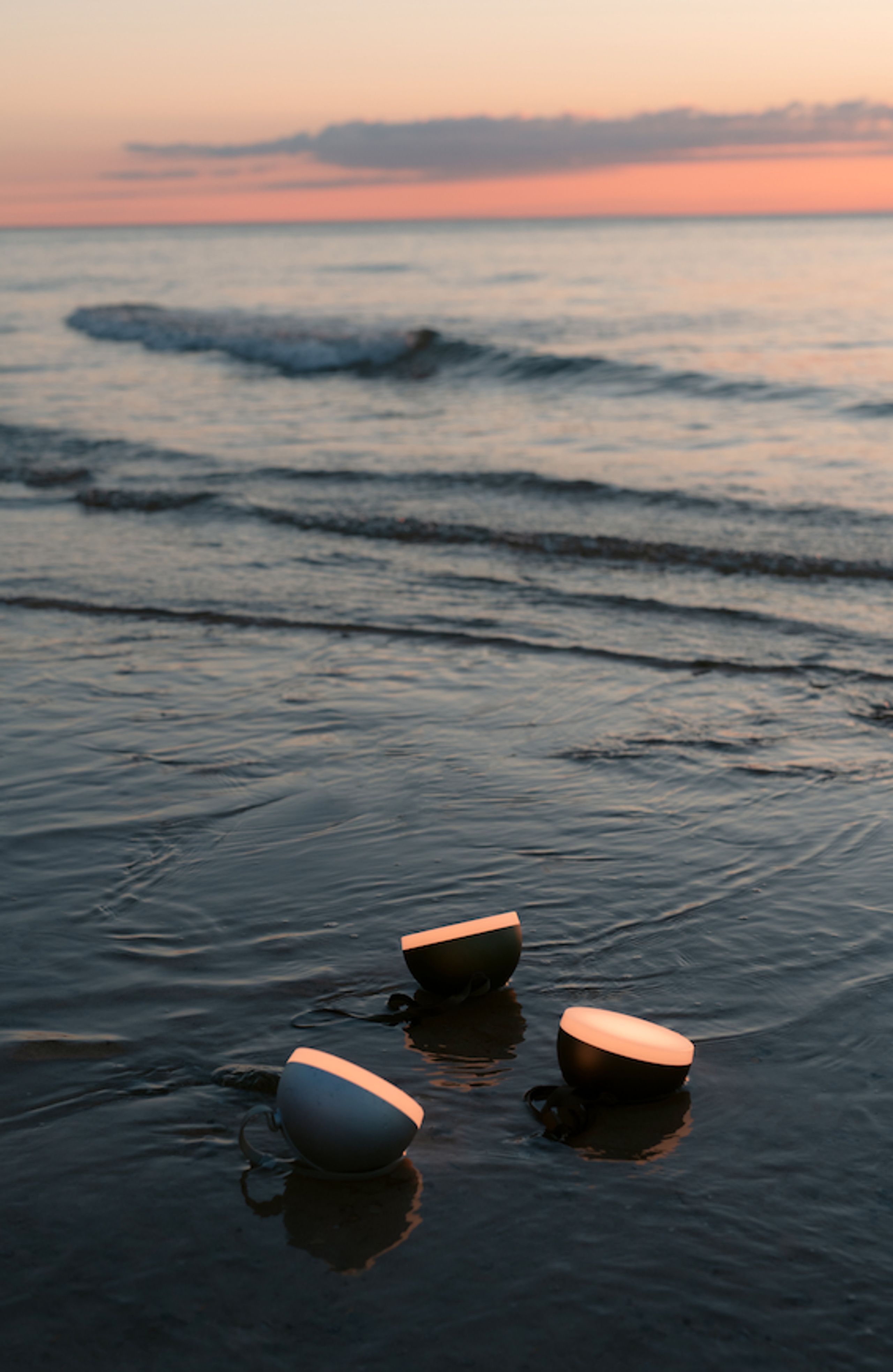 New Works - Lampe - Sphere Portable Lamp - Warm Grey