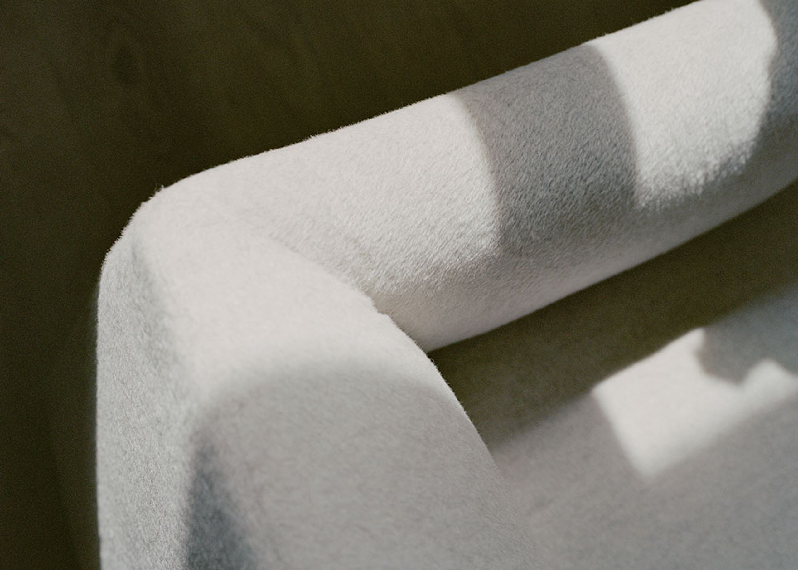 New Works - Loungesessel - Shore Lounge Chair Plinth - Linara Umber