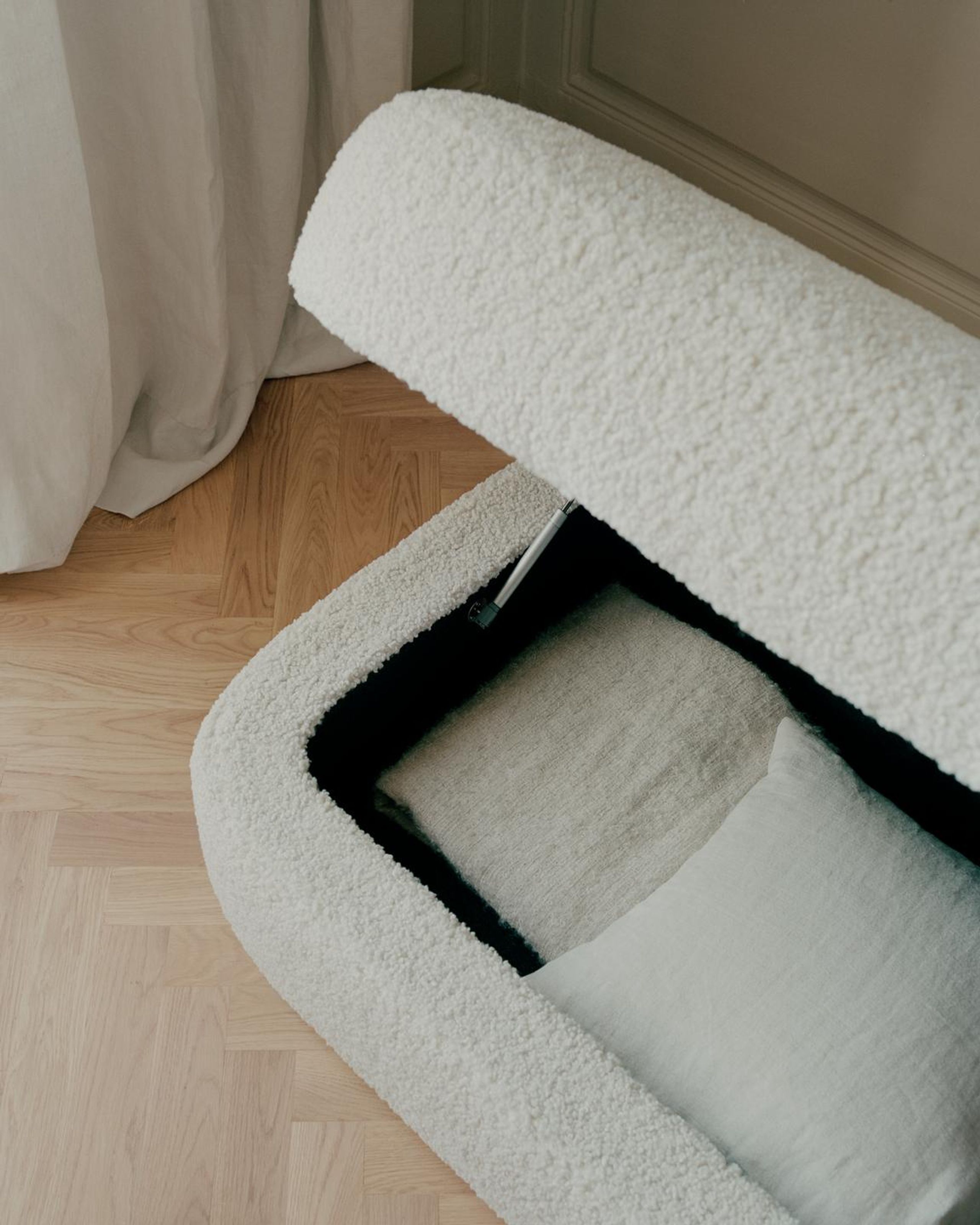 New Works - Puf - Covent Pouf Small - Barnum 010 - Dark Taupe