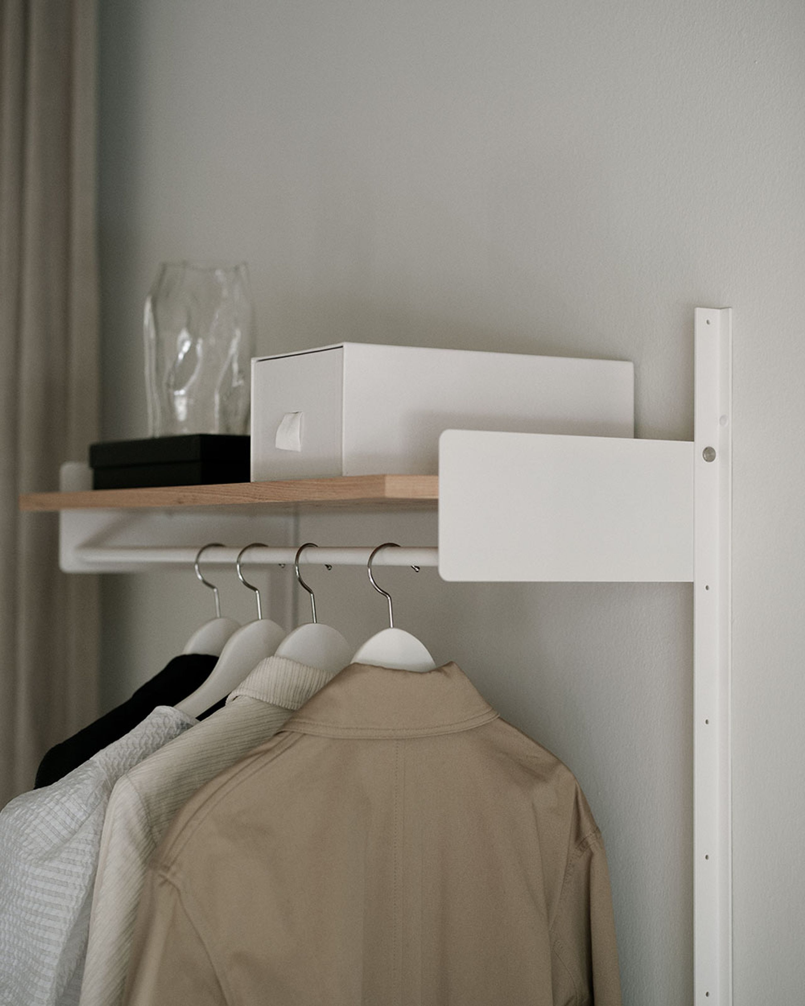 New Works - Sistema di scaffalature - New Works Wardrobe Shelf 1 - White / White