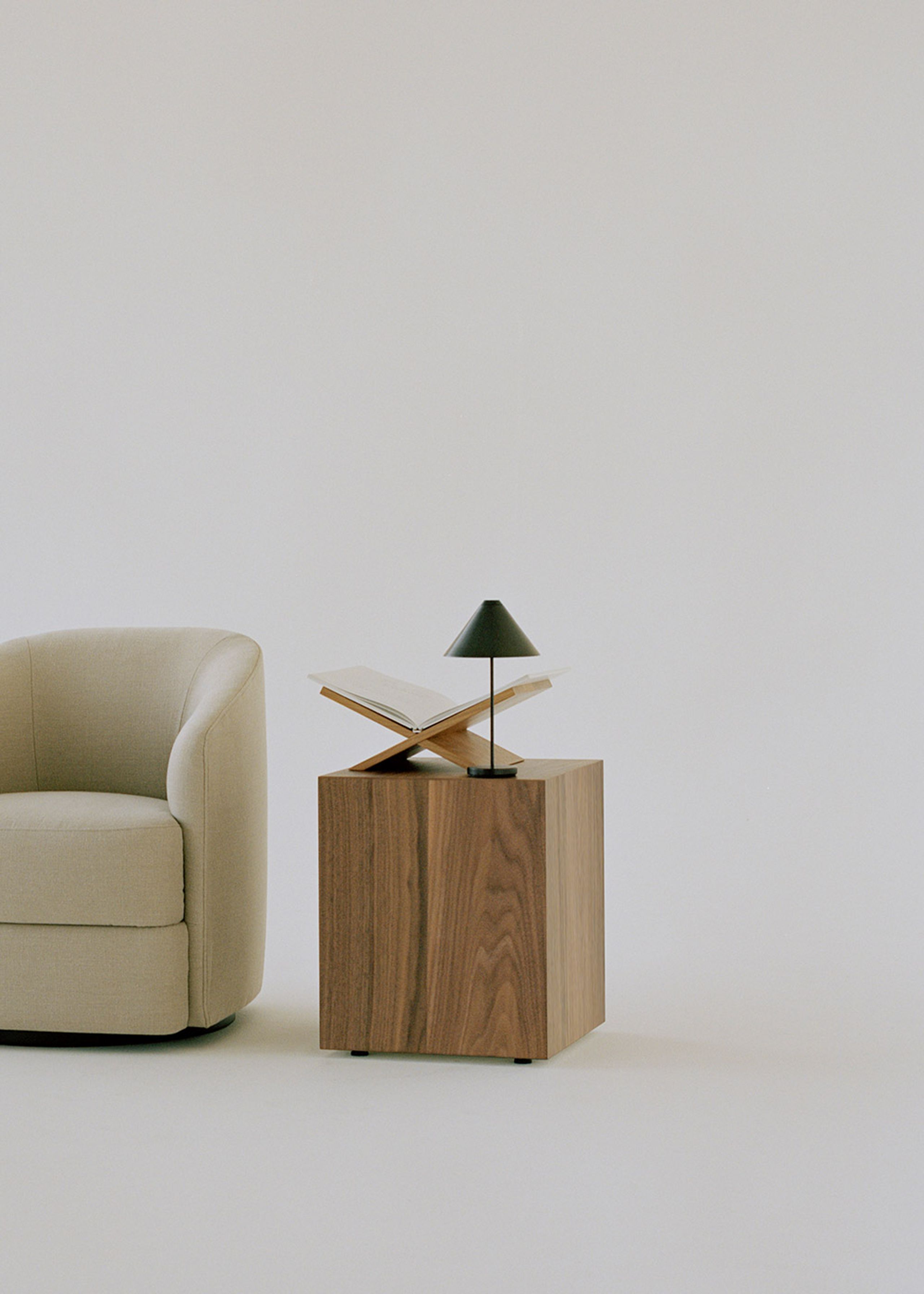 New Works - Sidobord - Mass Side Table - Walnut