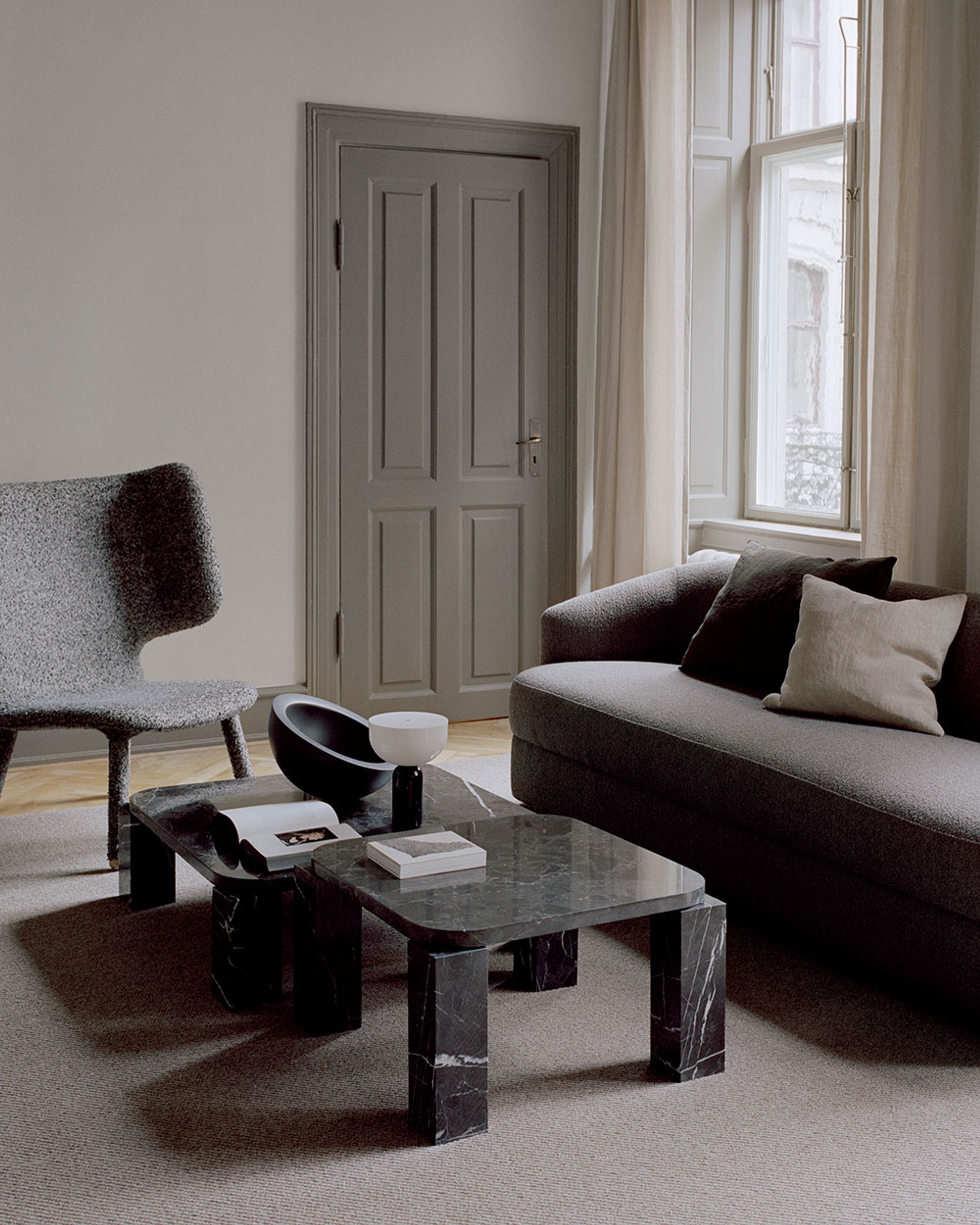 New Works - Konferenční stolek - Atlas Coffee Table - Costa Black Marble - Large