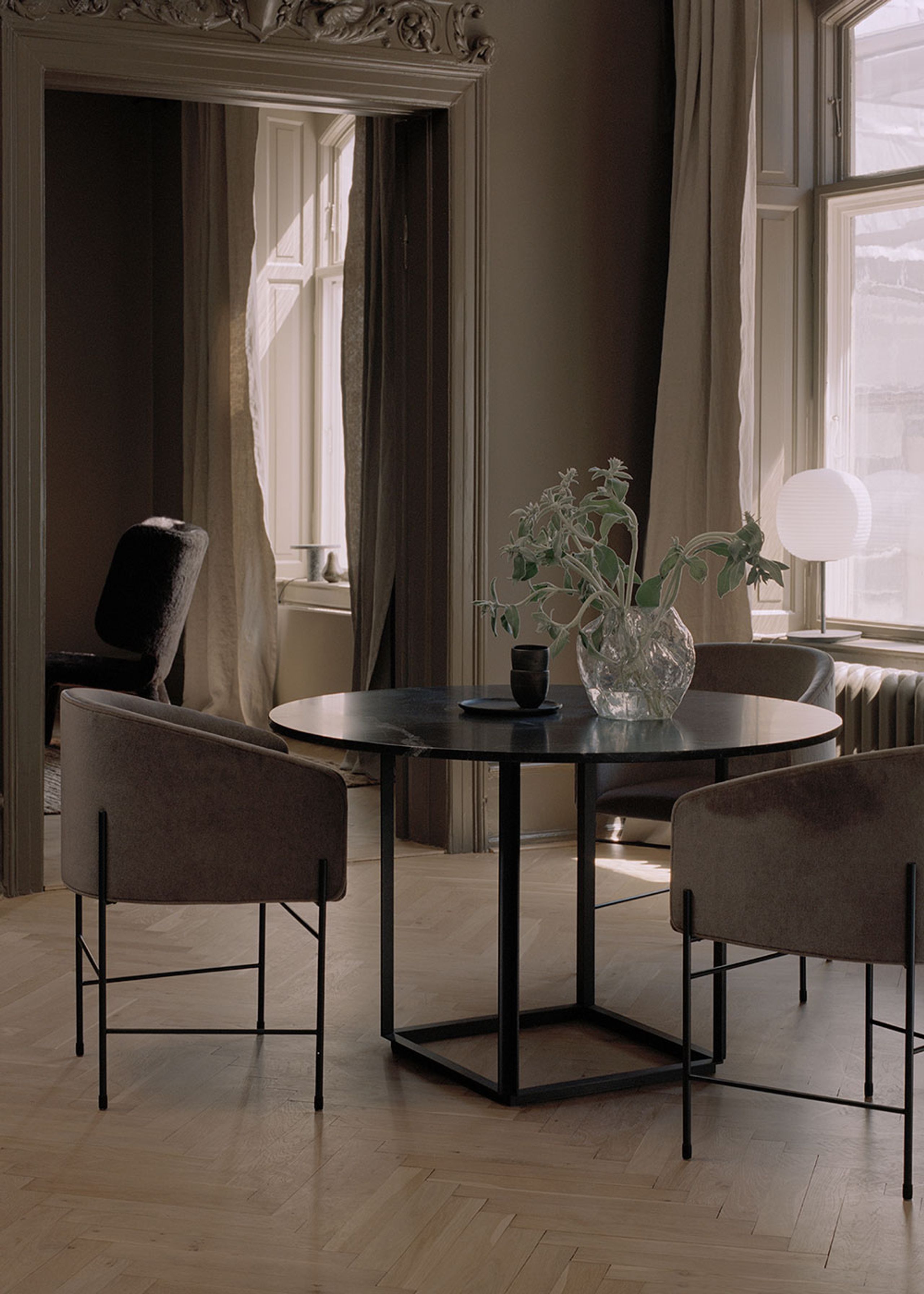 New Works - Dining Table - Florence Dining Table Ø120 - Natural oiled oak w. Black Frame