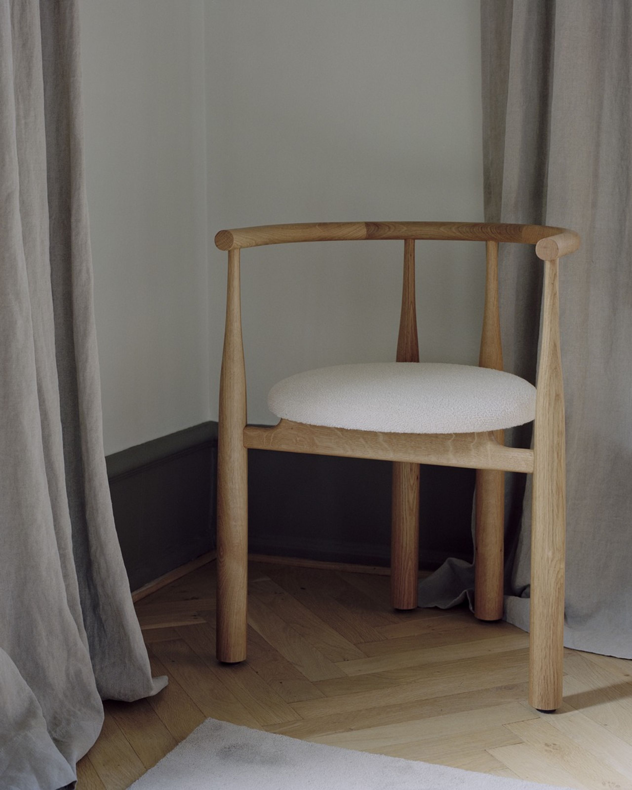 New Works - Cadeira de jantar - BUKOWSKI CHAIR - Oak w. Nevotex, Barnum, Lana 24