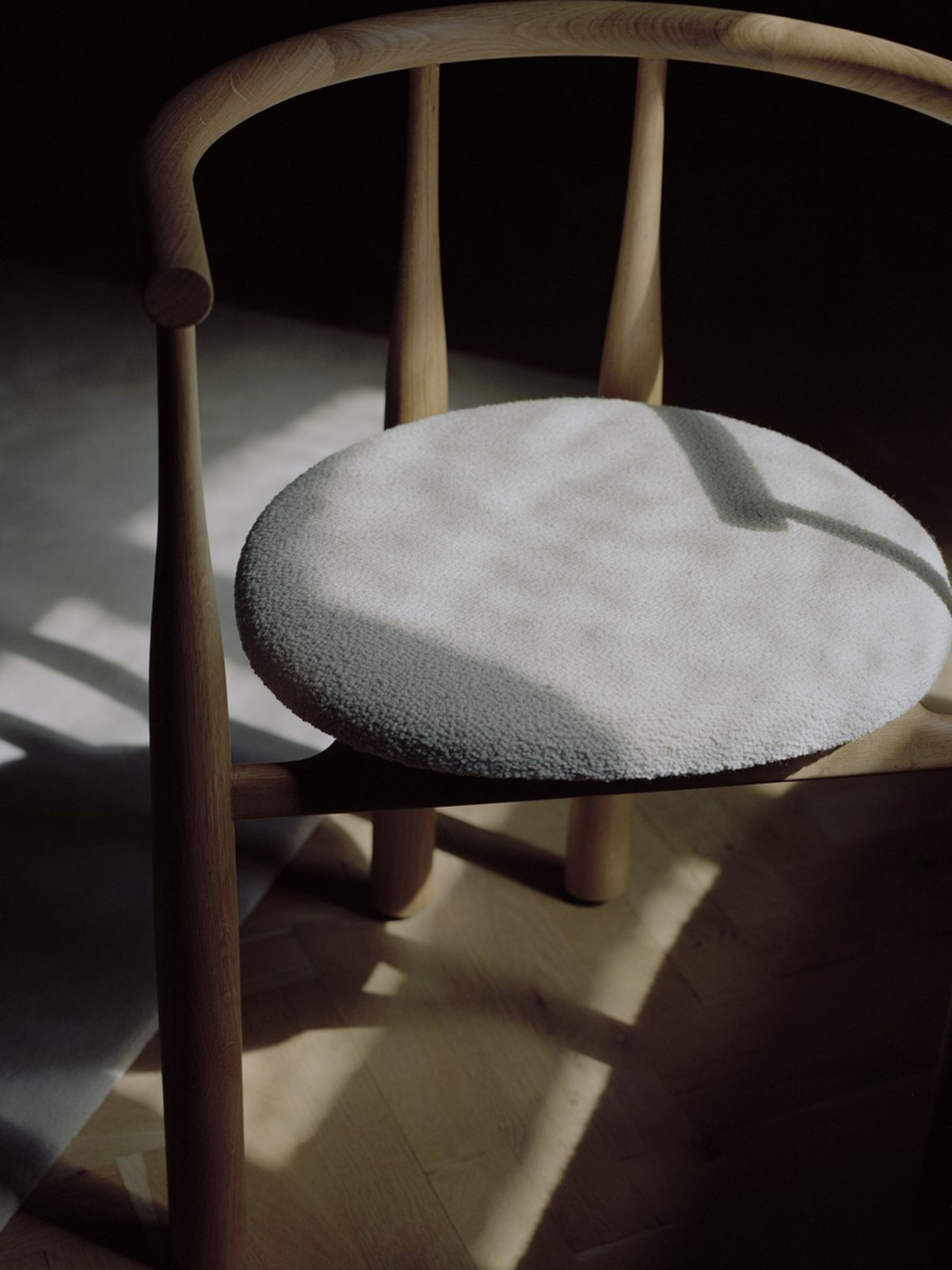 New Works - Cadeira de jantar - BUKOWSKI CHAIR - Oak w. Nevotex, Barnum, Lana 24