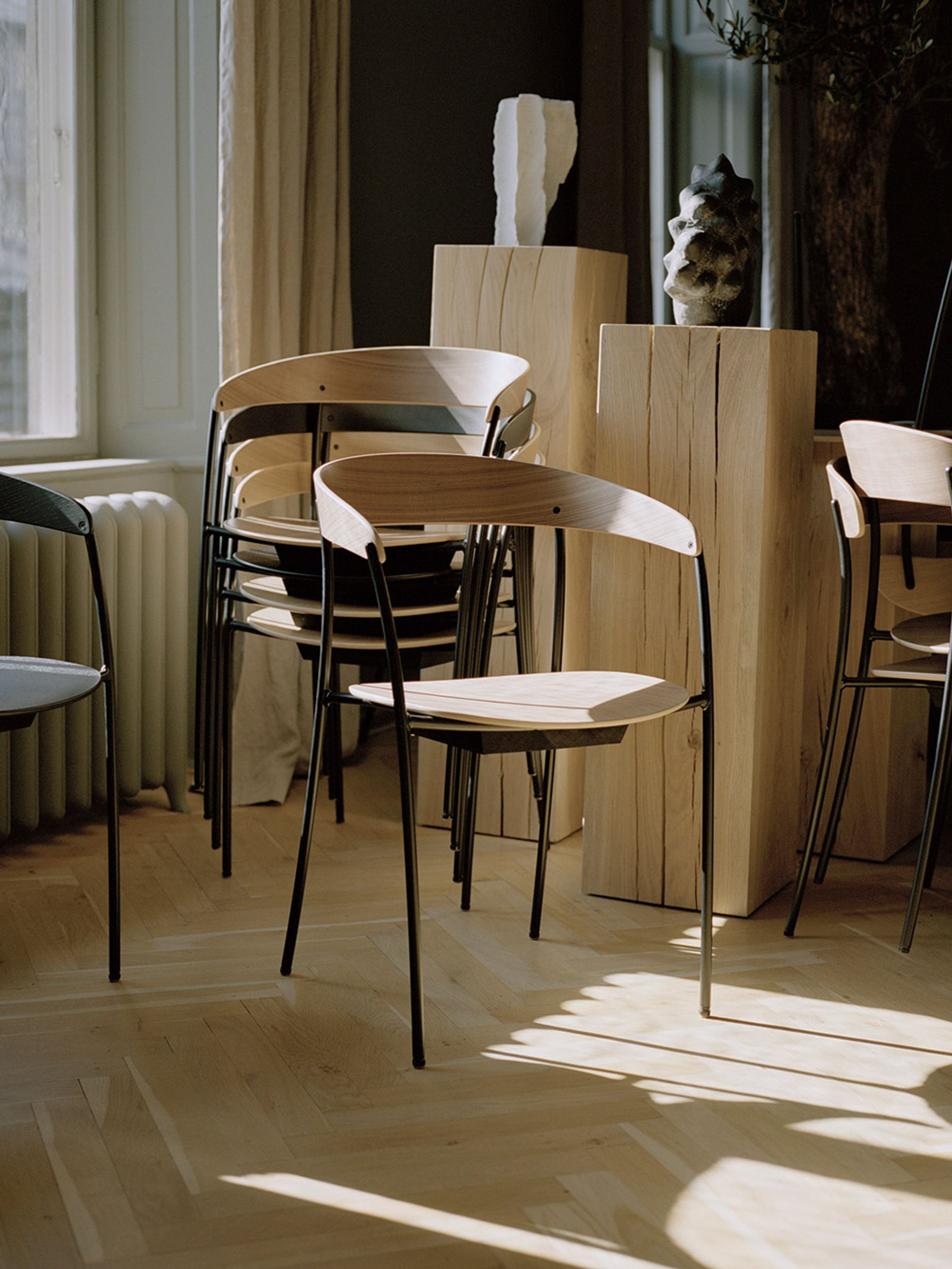 New Works - Spisebordsstol - Missing Armchair - Lacquered Walnut