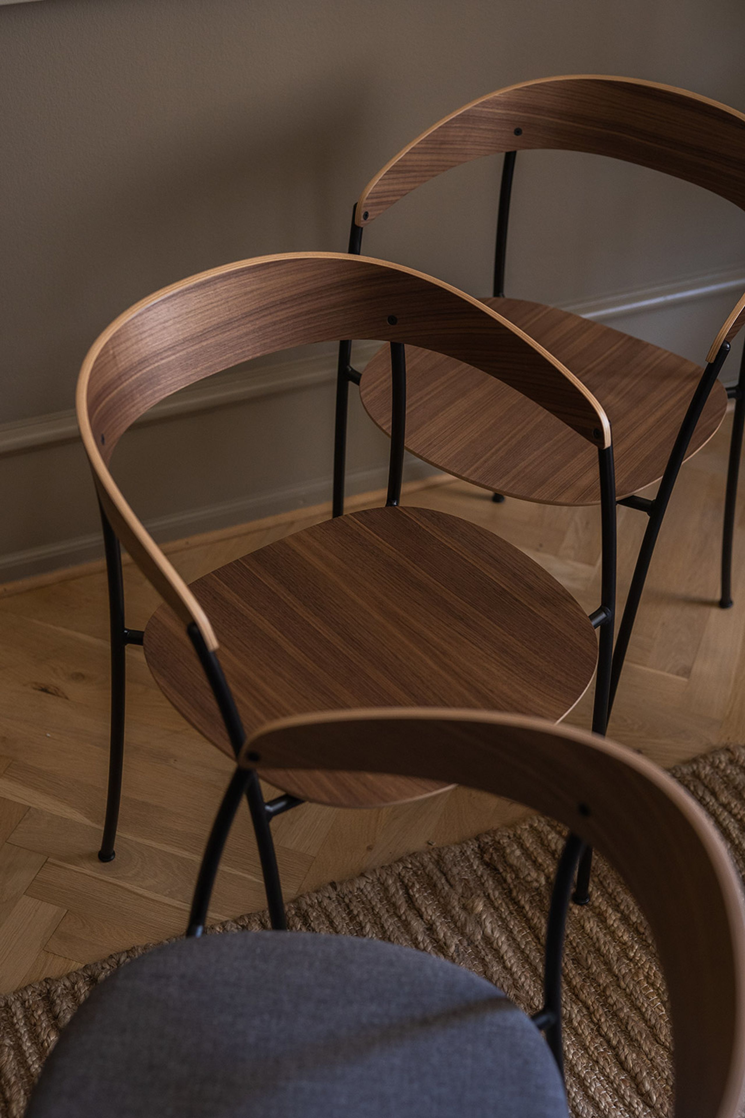 New Works - Spisebordsstol - Missing Armchair - Lacquered Walnut