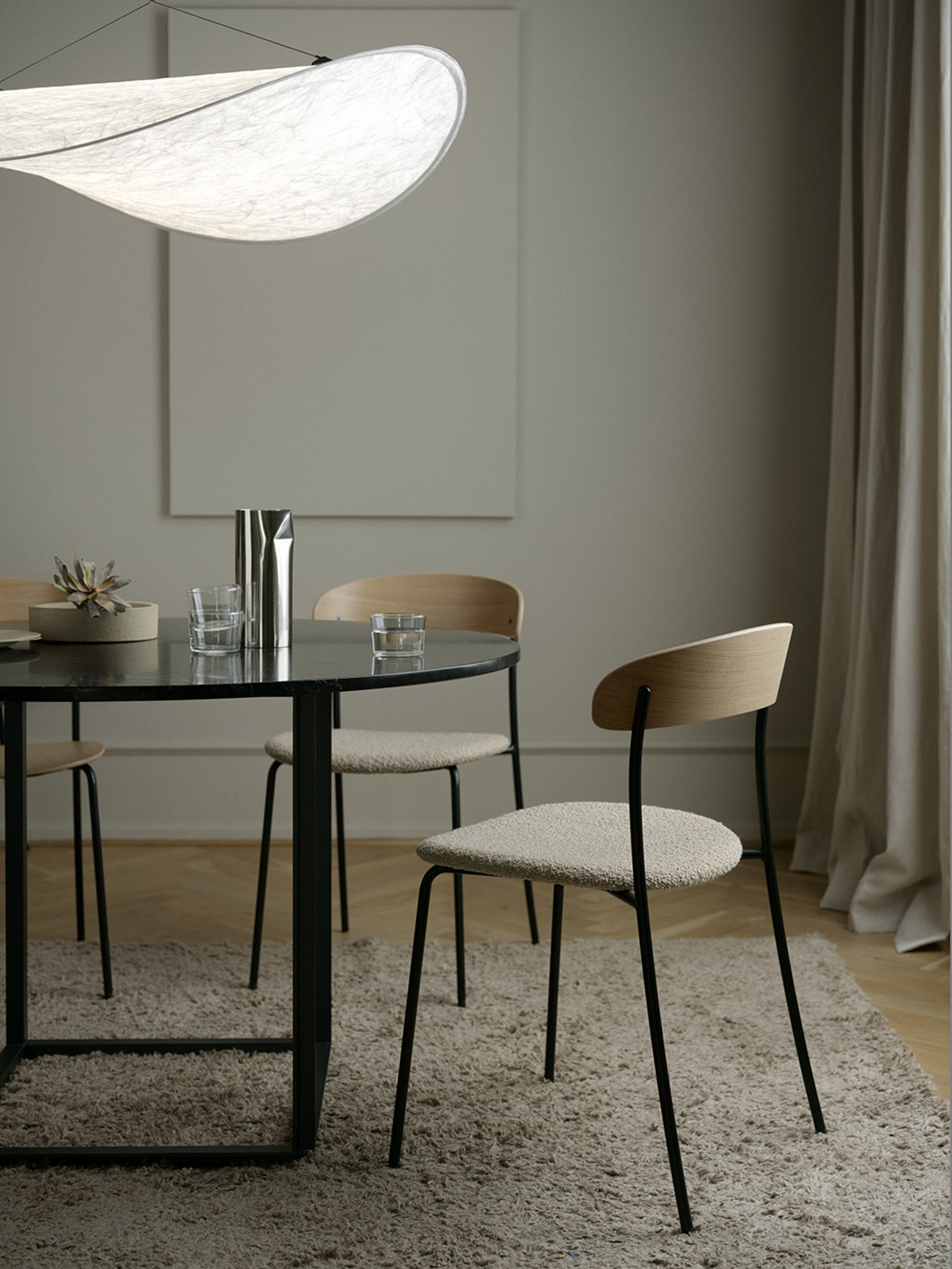 New Works - Sedia da pranzo - Missing Chair | Seat Upholstery - Lacquered Walnut / Barnum Sand 2