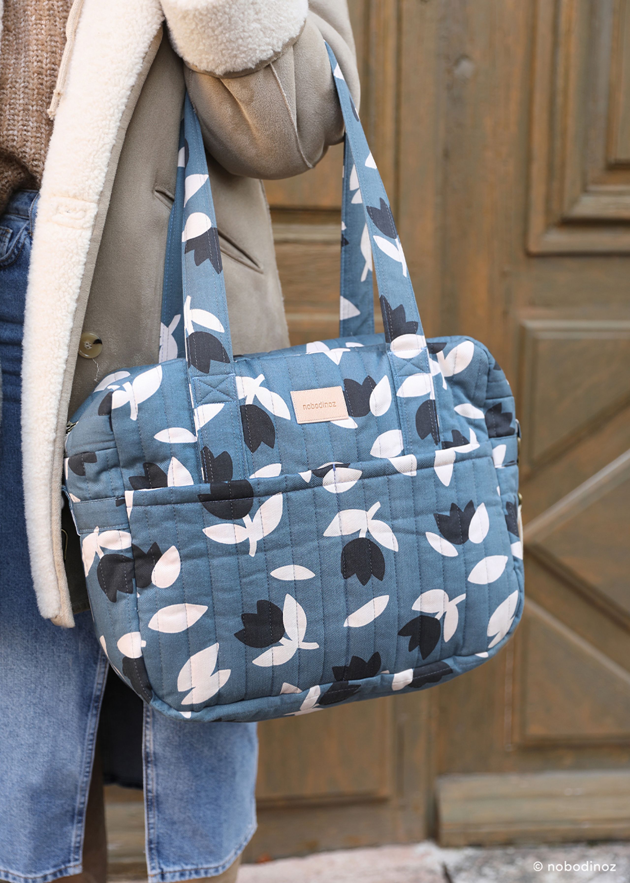 Nobodinoz - Barnevognstilbehør - Hyde Park Waterproof Stroller Bag - Blue Black Tulips