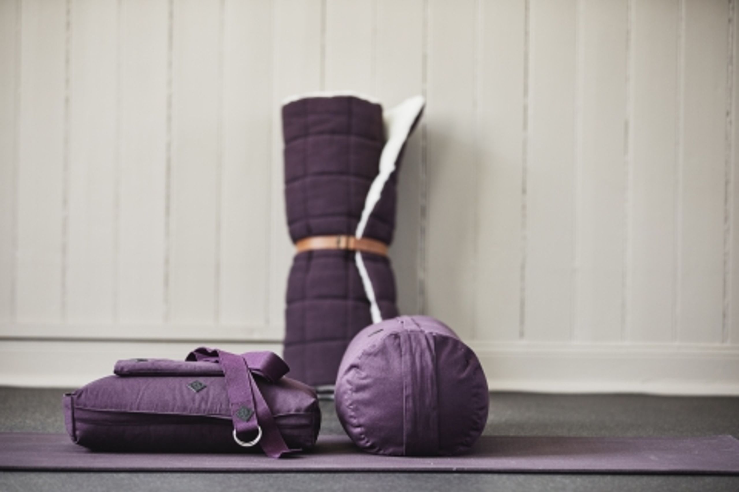 Nordal - Pillow - YOGA Bolster - Burgundy - Large/Round