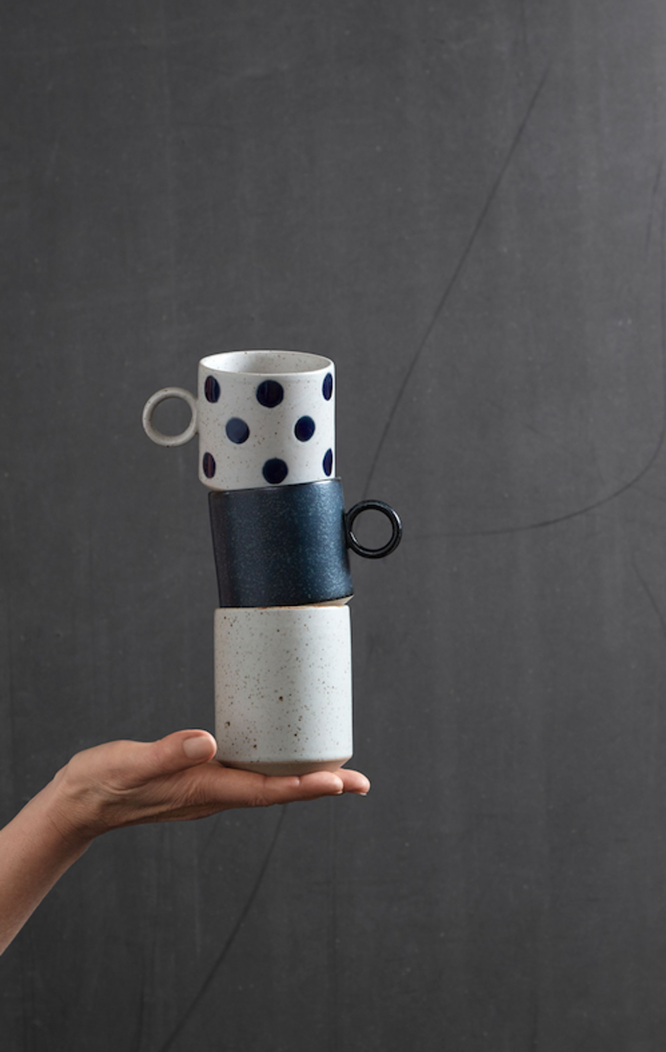 Nordal - Frame - GRAINY Cup with handle - Dark blue dots