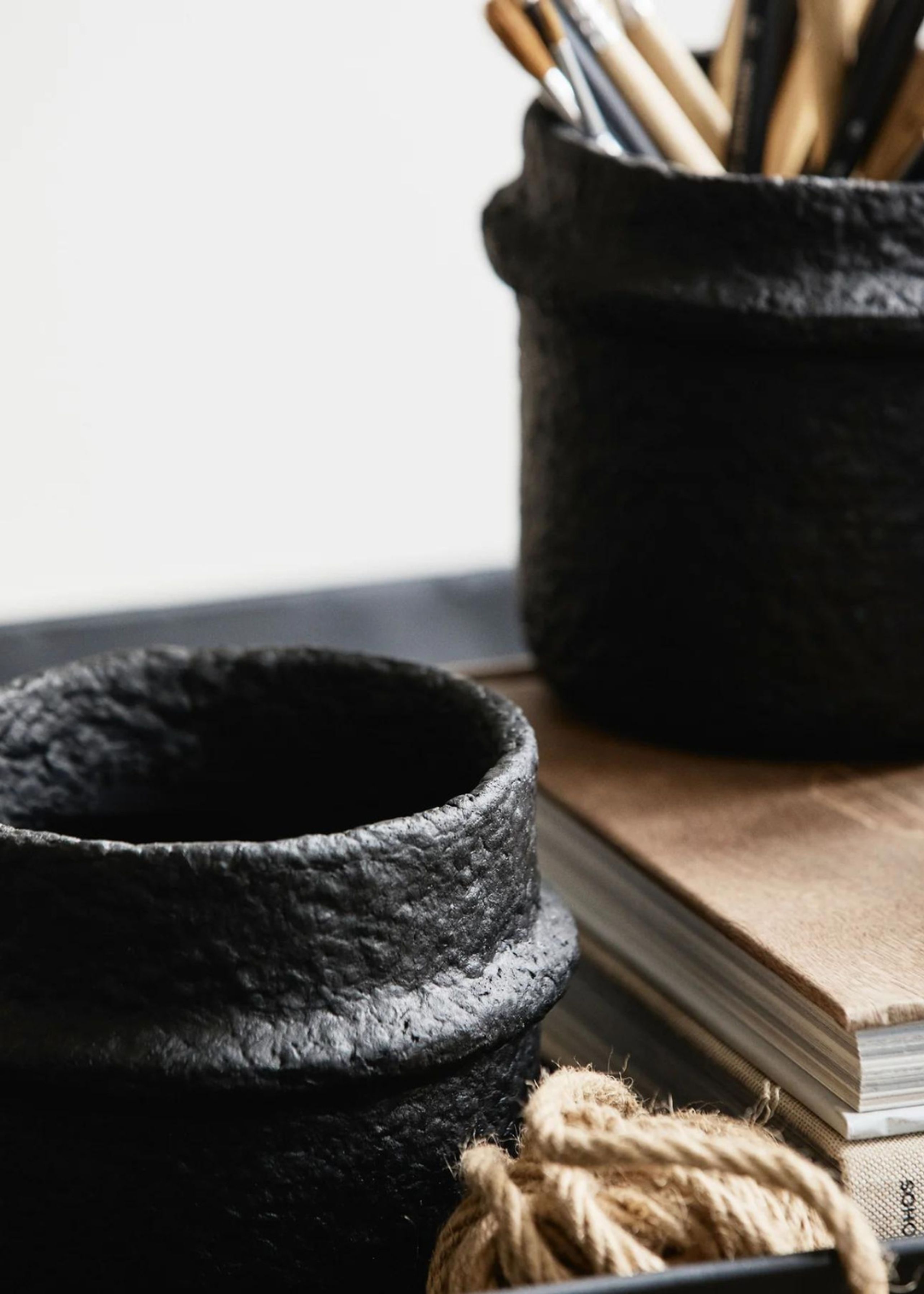 Nordal - Flowerpot - Rote cement pot - Black no. 2