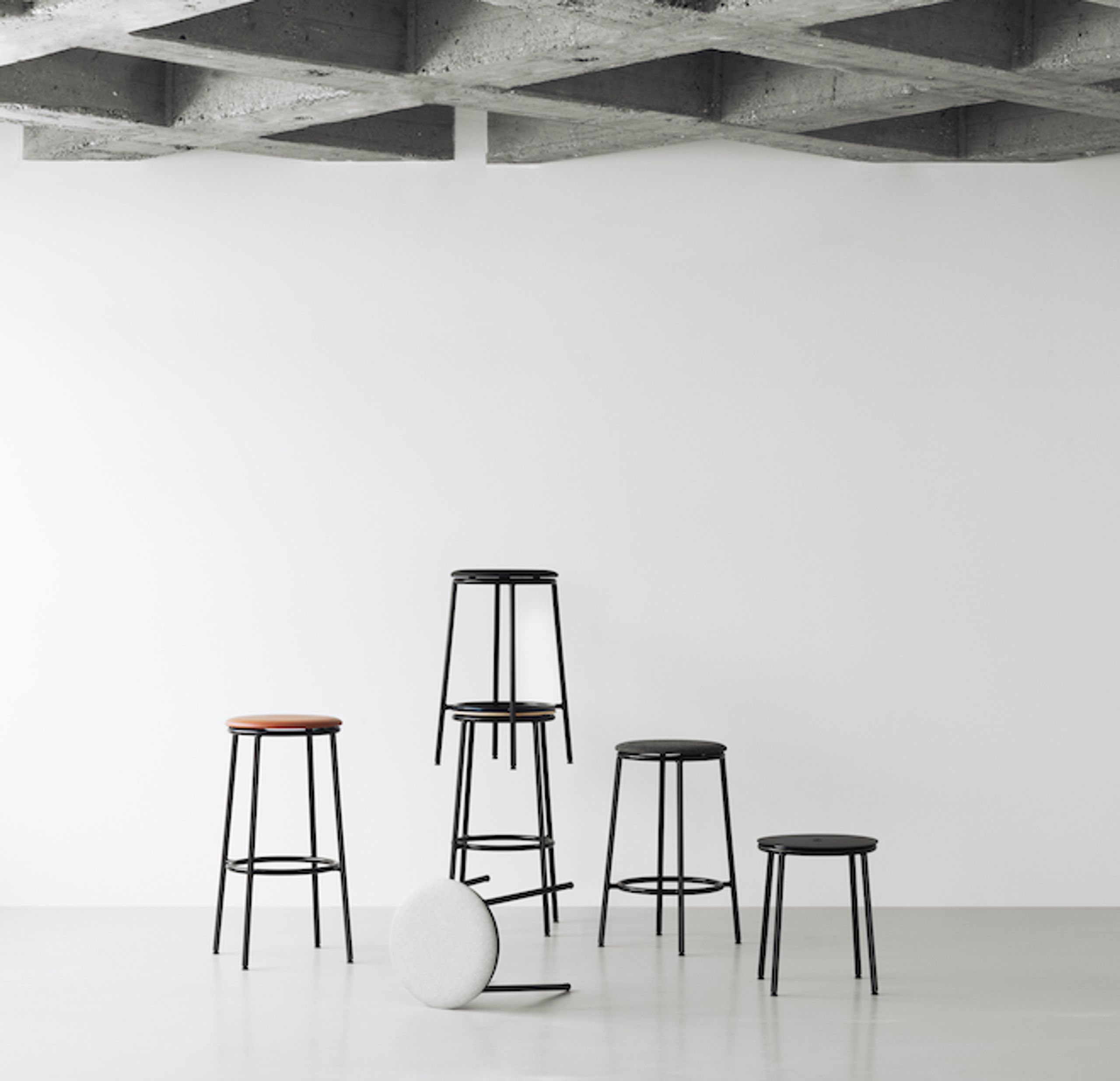 Normann Copenhagen - Bar stool - Circa Barstool - 75 cm Upholstery - Black