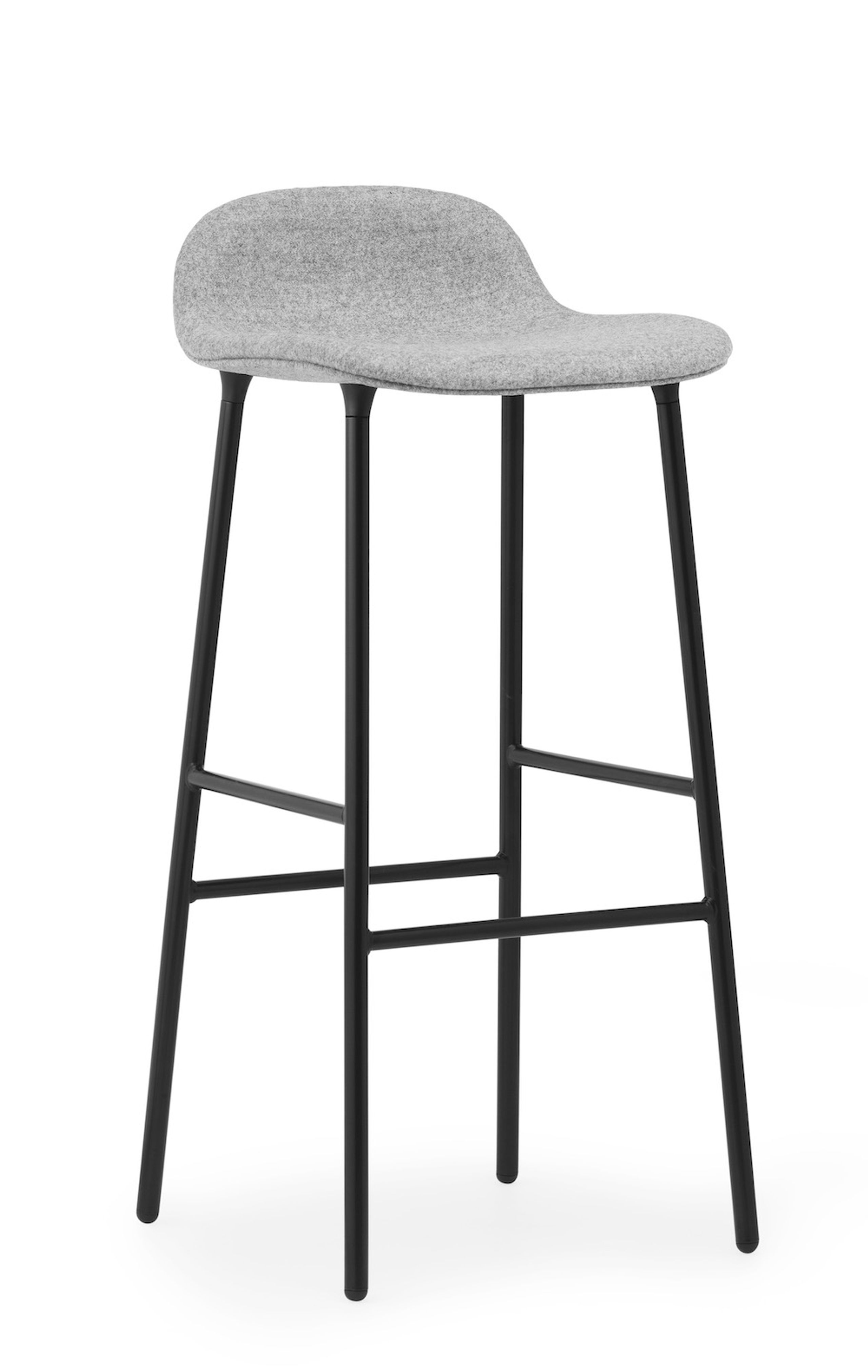 Normann Copenhagen - Tabouret de bar - Form Barstool - 75 cm - Full Upholstery Steel, Chrome & Brass - Stel: Sort Aluminium / Synergy: LDS16 (Partner, grey)