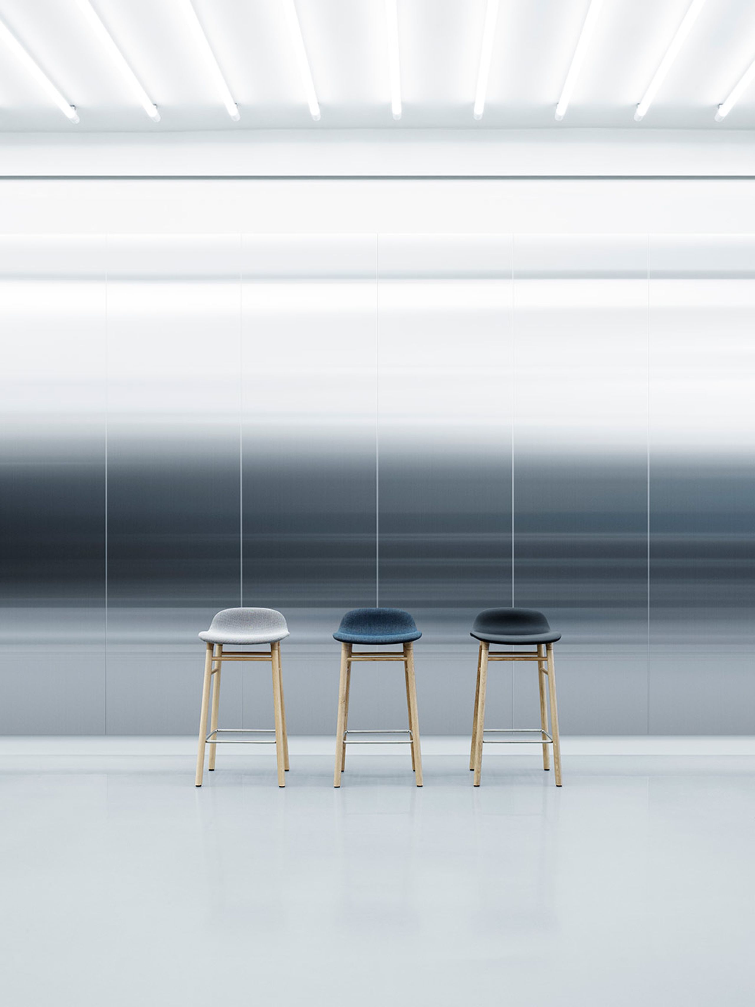 Normann Copenhagen - Bar stool - Form Barstool - 75 cm - Full Upholstery Wood - Frame: Black Lacquered / Fabric: City Velvet vol. 2 35