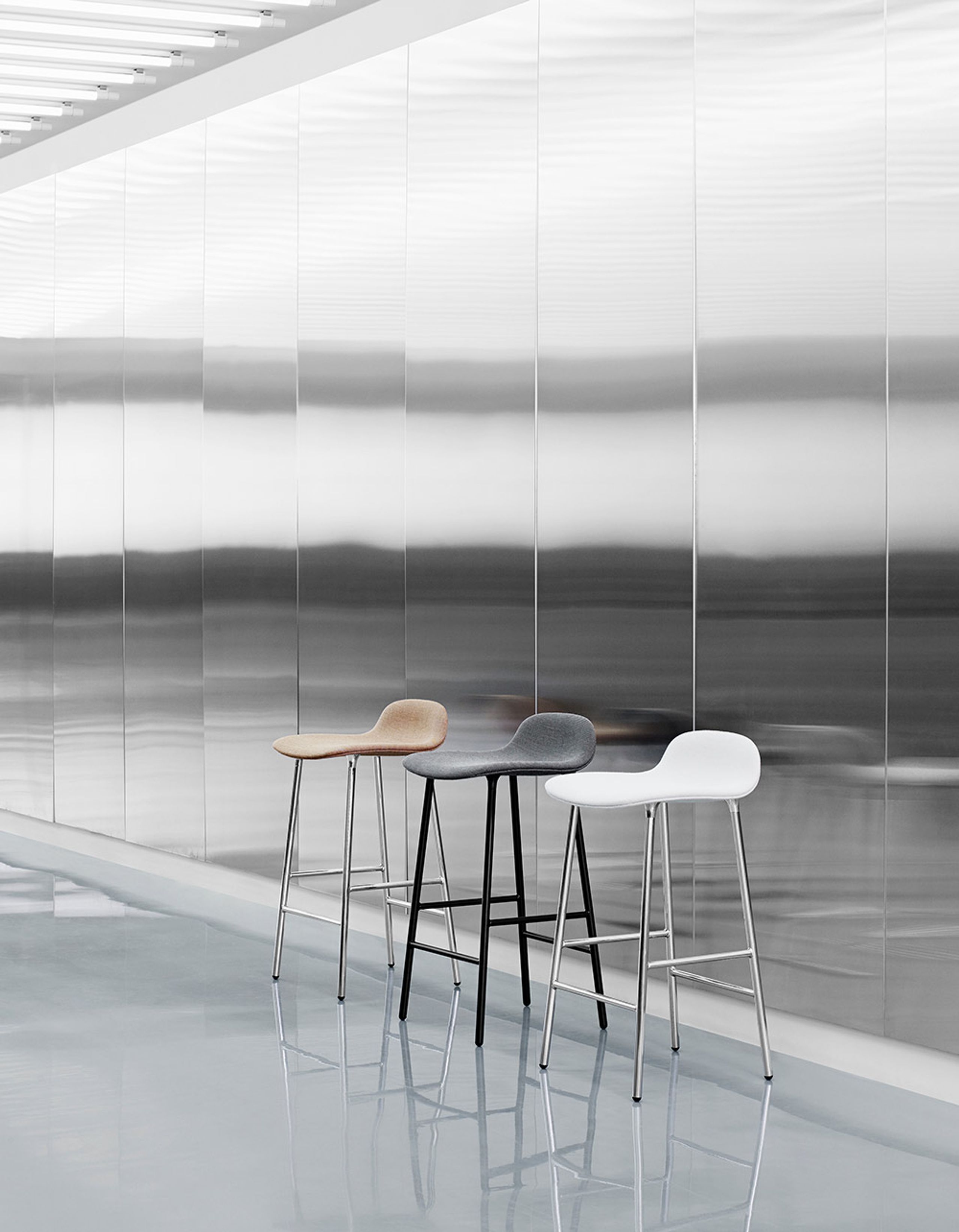 Normann Copenhagen - Barstol - Form Barstool - 75 cm - Steel, Chrome & Brass - Steel / Grey