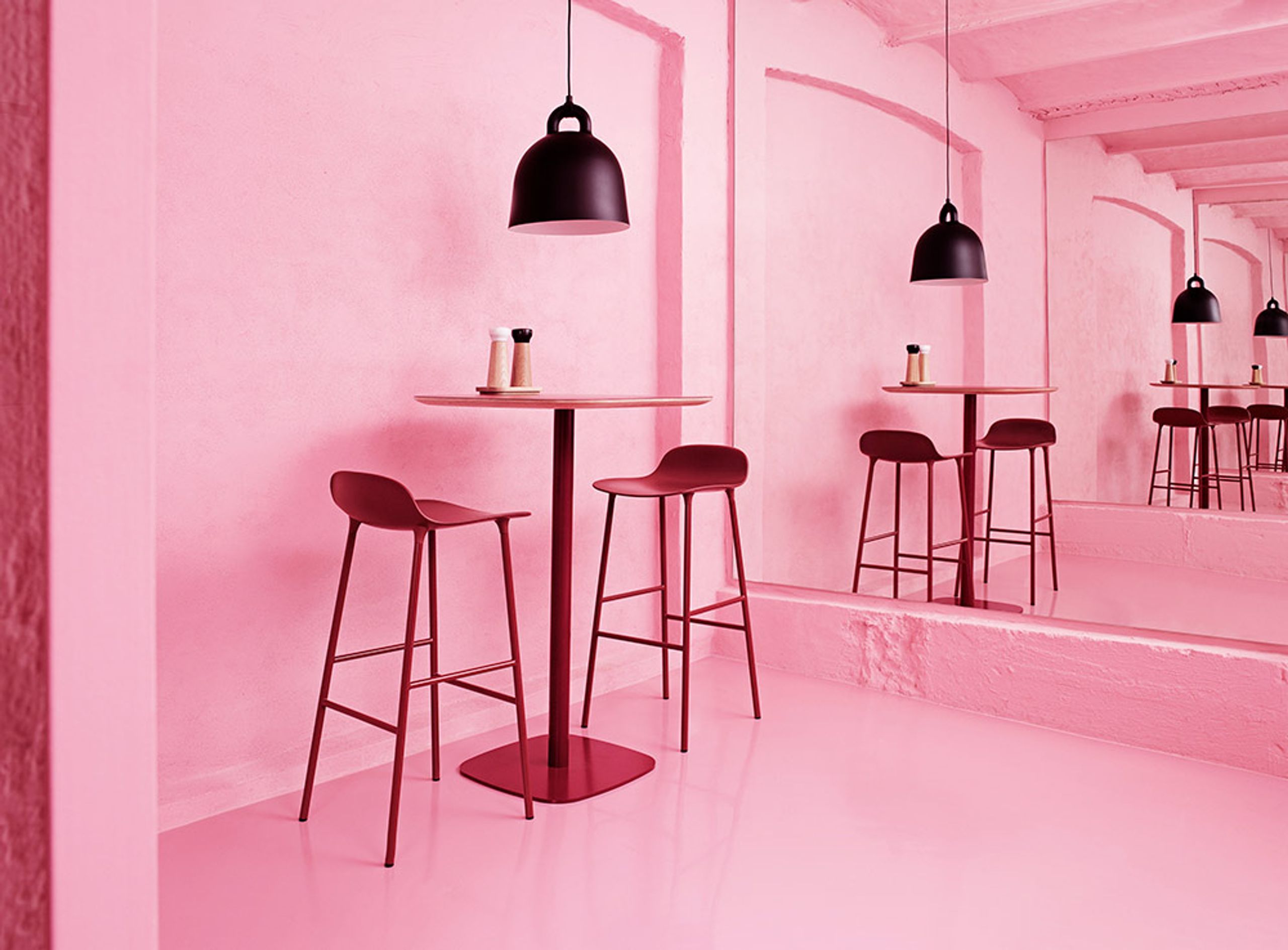 Normann Copenhagen - Bar stool - Form Barstool - 75 cm - Steel, Chrome & Brass - Steel / Red