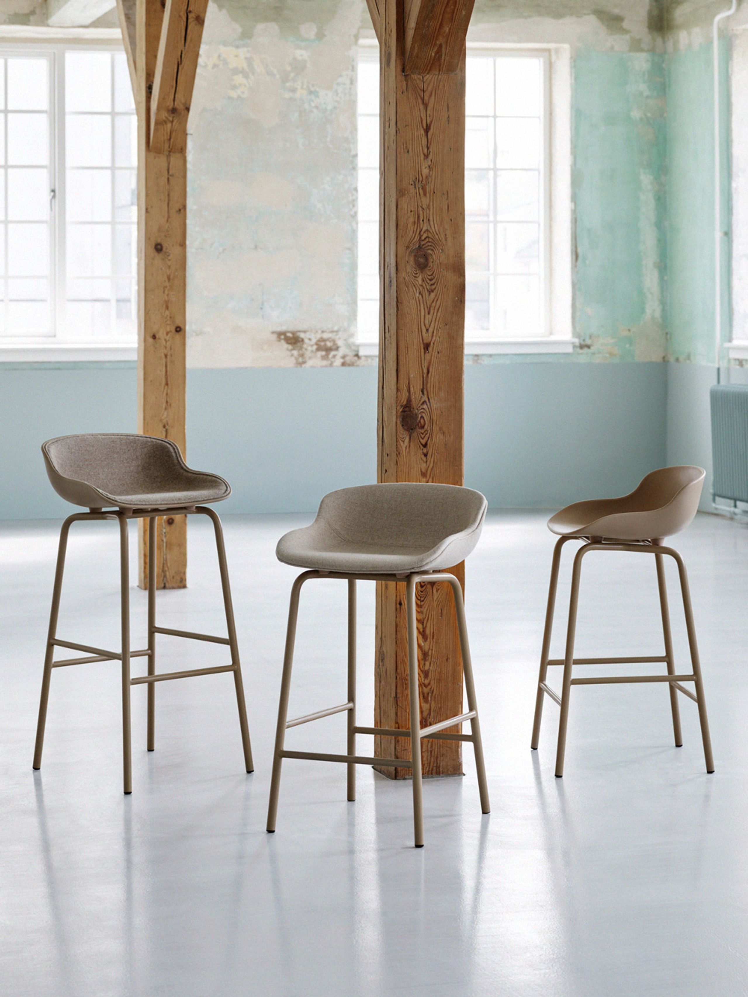 Normann Copenhagen - Bar stool - Hyg Barstol by Simon Legald / Full Upholstery - Grey / Synergy 08
