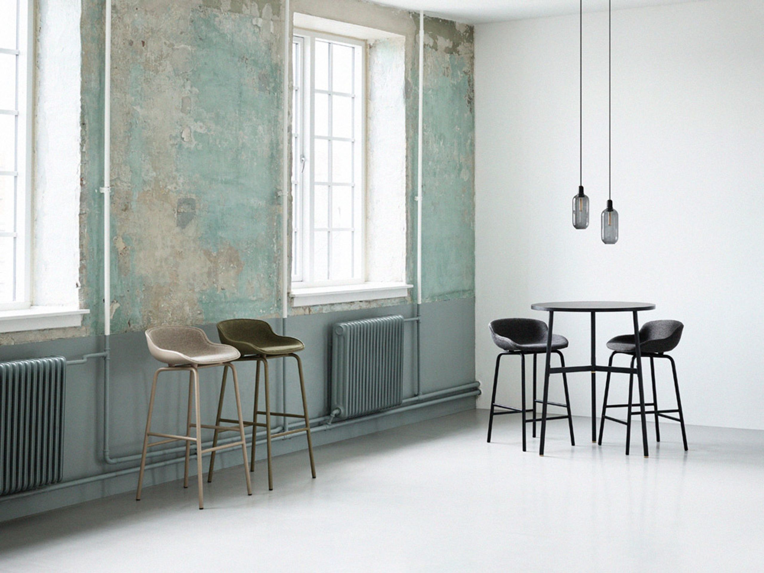 Normann Copenhagen - Bar stool - Hyg Barstol by Simon Legald / Full Upholstery - Grey / Synergy 08