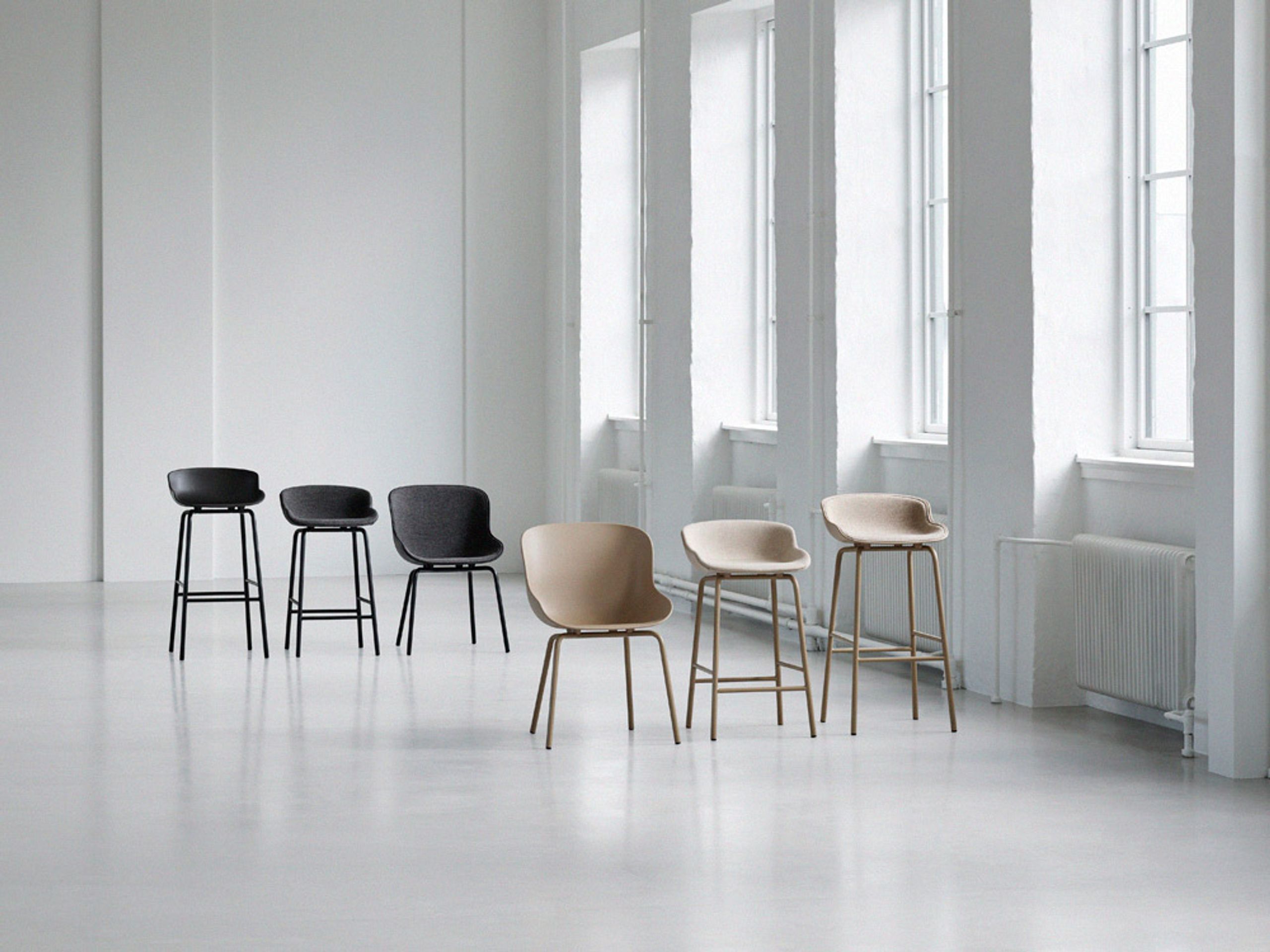 Normann Copenhagen - Bar stool - Hyg Barstol by Simon Legald / Full Upholstery - Grey / Synergy 08
