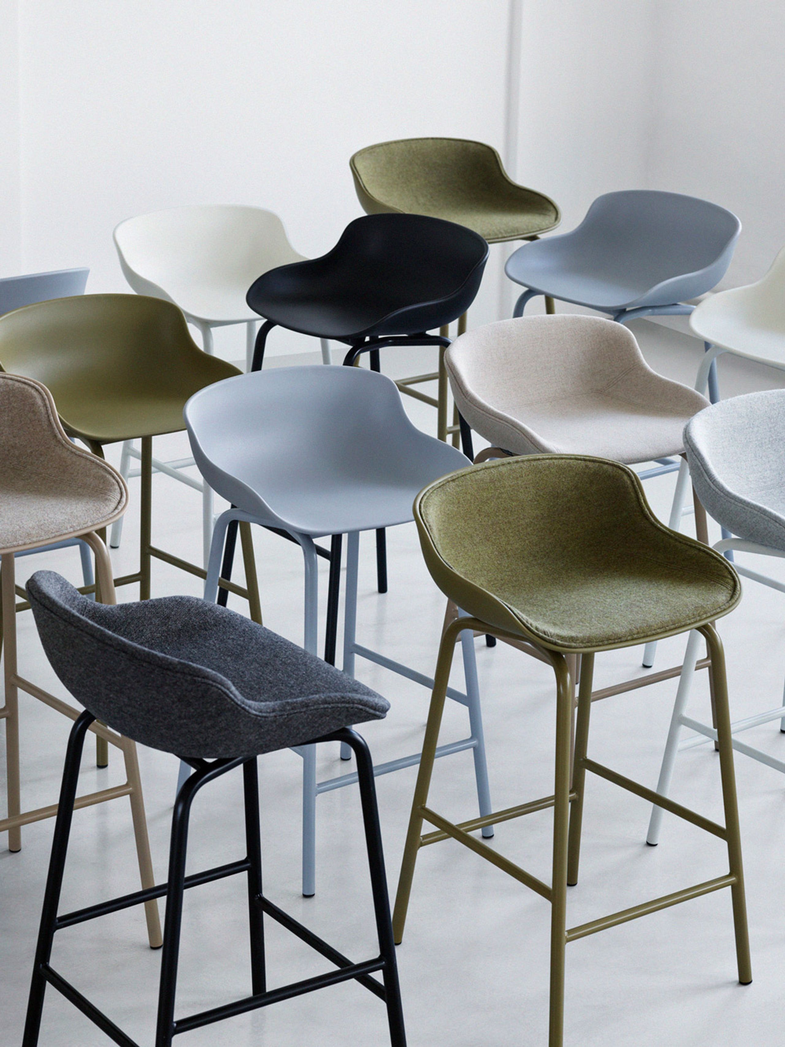 Normann Copenhagen - Bar stool - Hyg Barstol by Simon Legald / Full Upholstery - Grey / Synergy 08