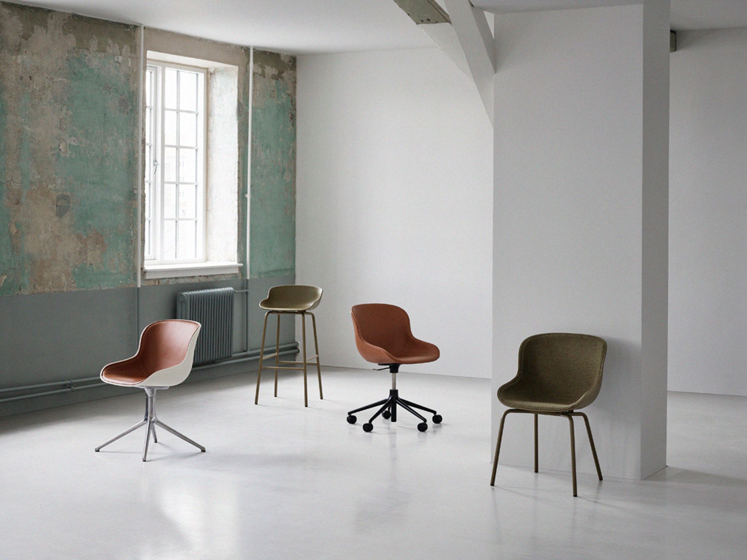 Normann Copenhagen - Bar stool - Hyg Barstol by Simon Legald / Front Upholstery - Sand / Synergy 32