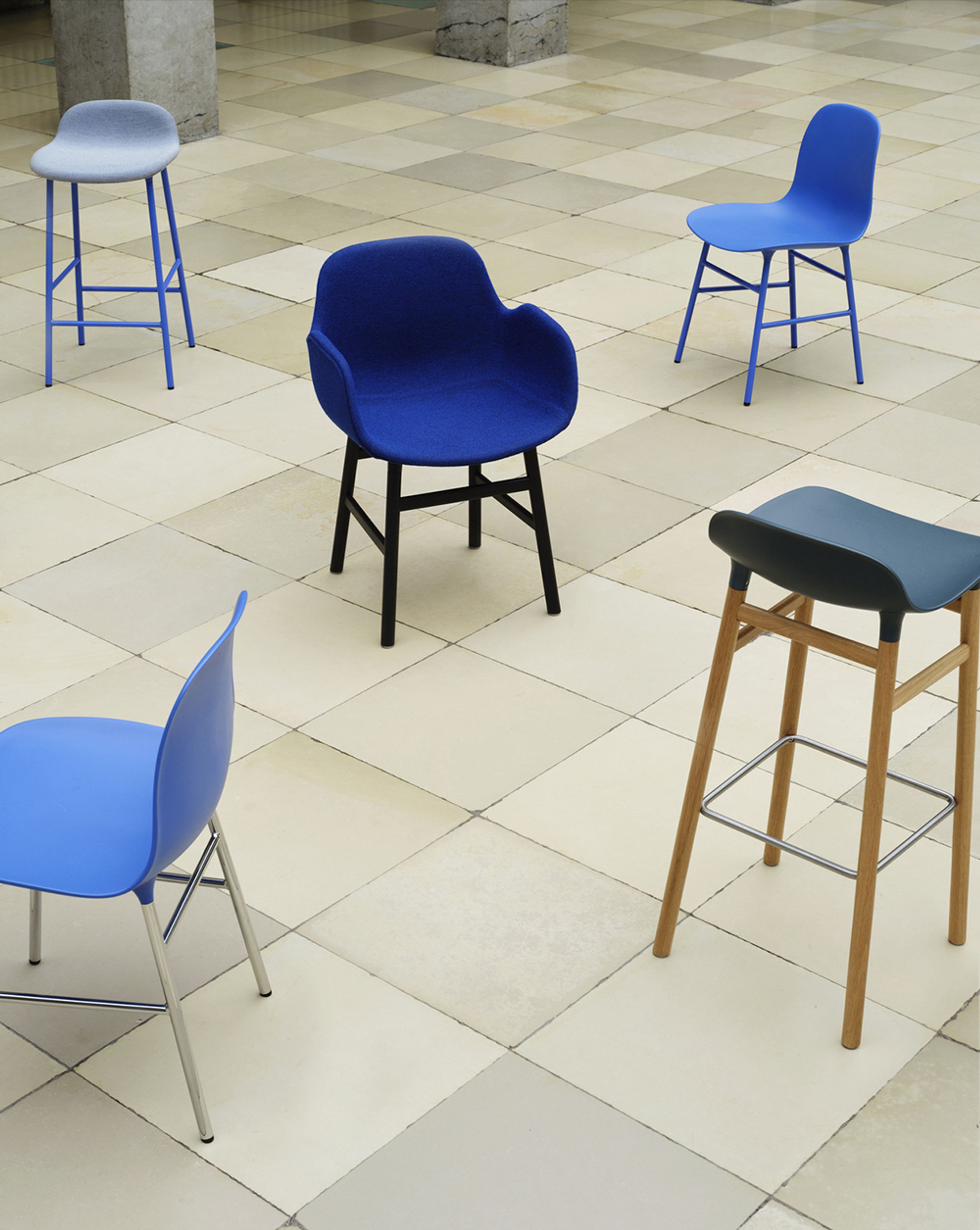 Normann Copenhagen - Bar stool - Form Barstool 65 cm Full Upholstery Steel - Chrome / City Velvet vol. 2 52