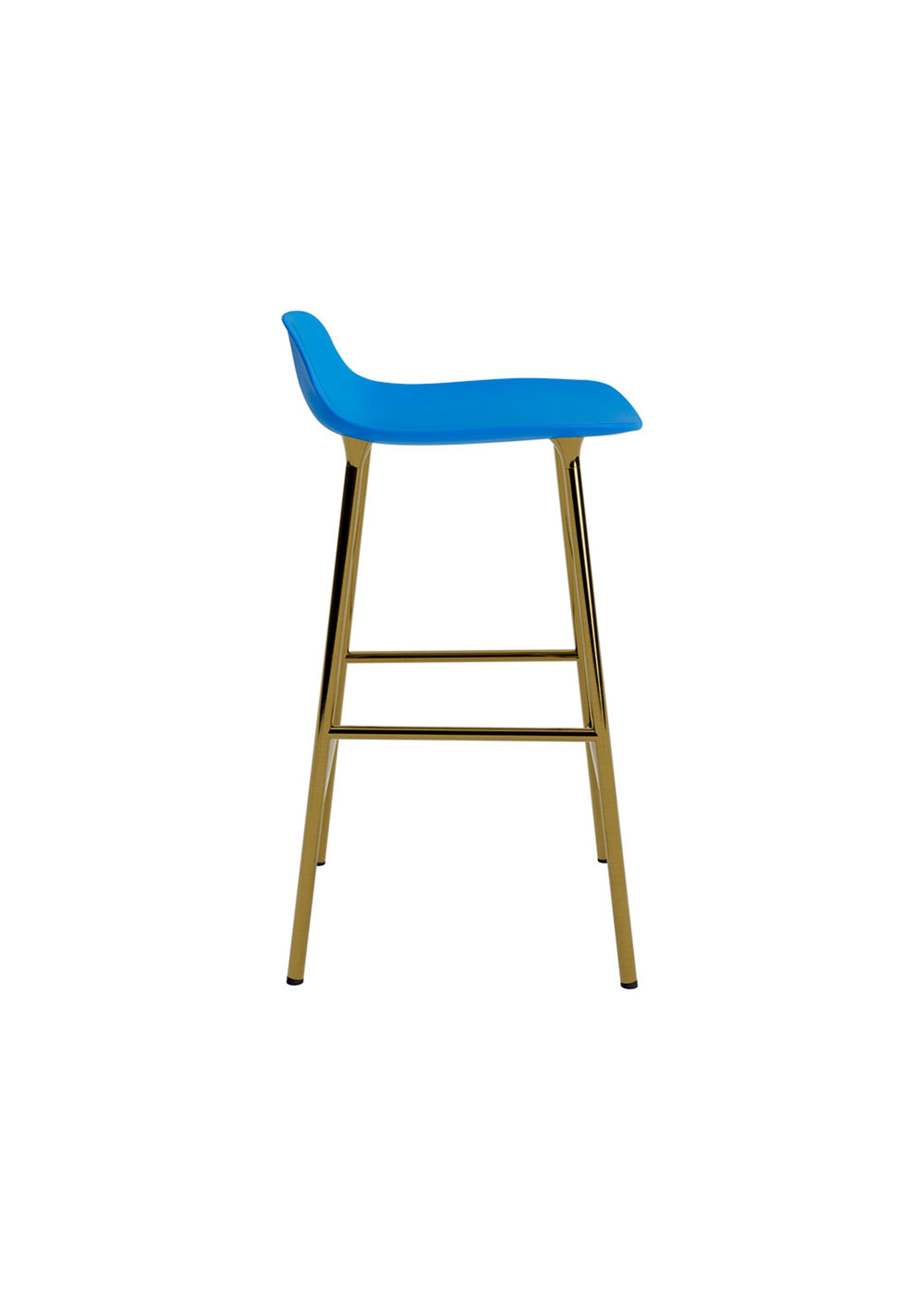 Normann Copenhagen - Barová stolička - Form Barstool 65 cm Steel - Bright Blue / Brass