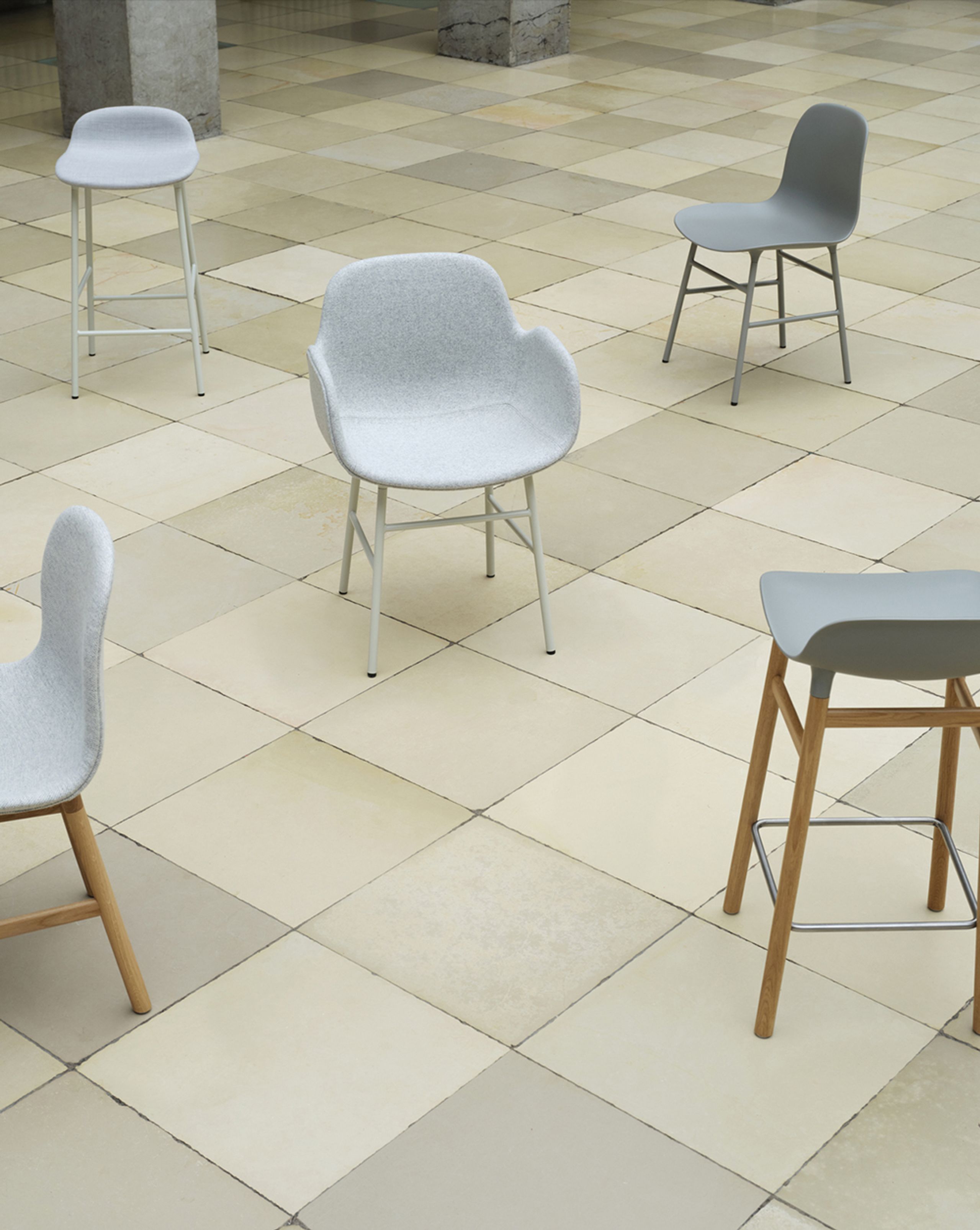 Normann Copenhagen - Barová stolička - Form Barstool 65 cm Steel - White / Steel