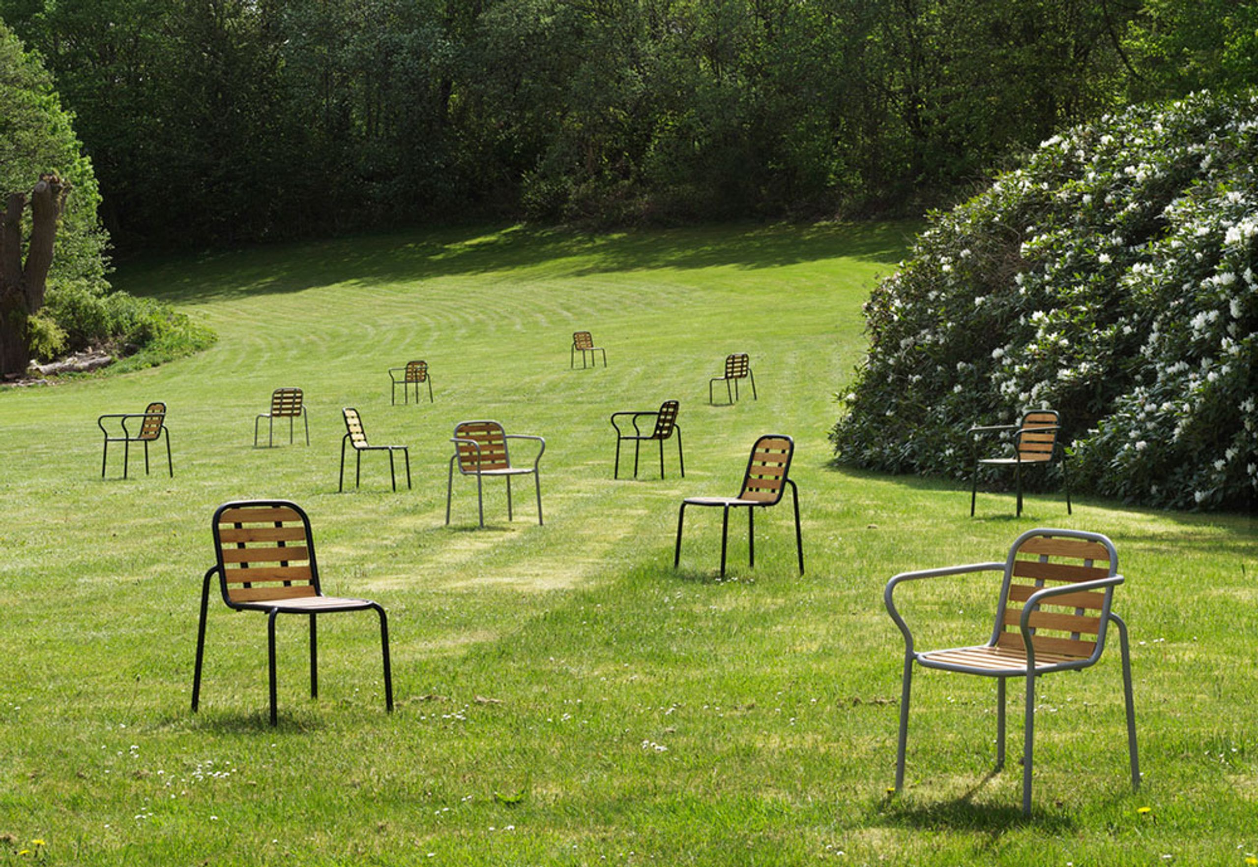 Normann Copenhagen - Garden chair - Vig Armchair Robinia - Black