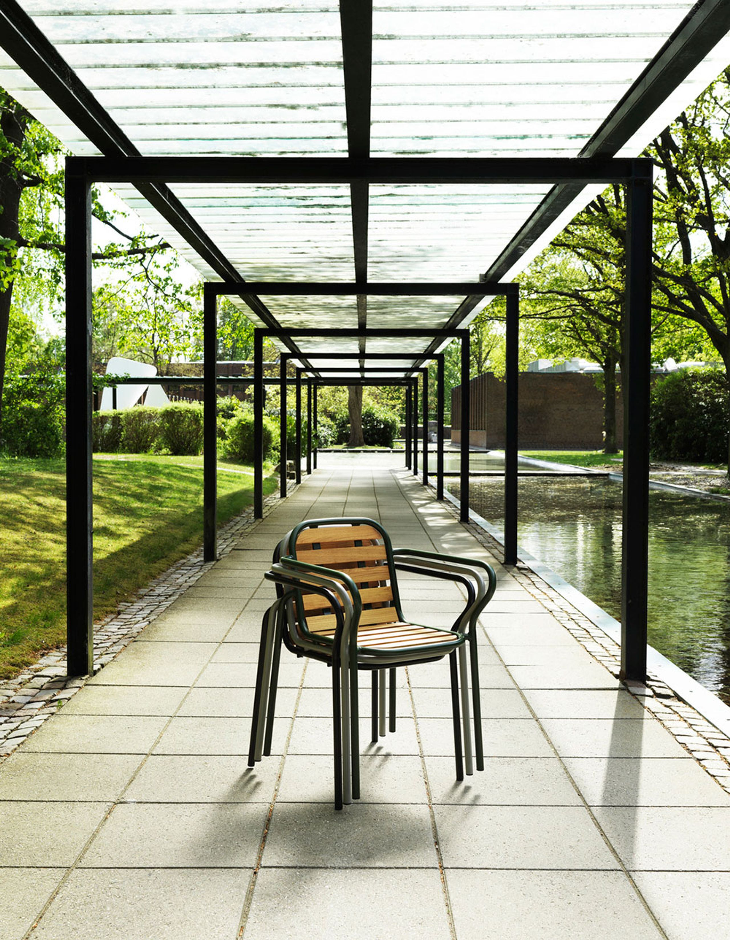 Normann Copenhagen - Garden chair - Vig Armchair Robinia - Black