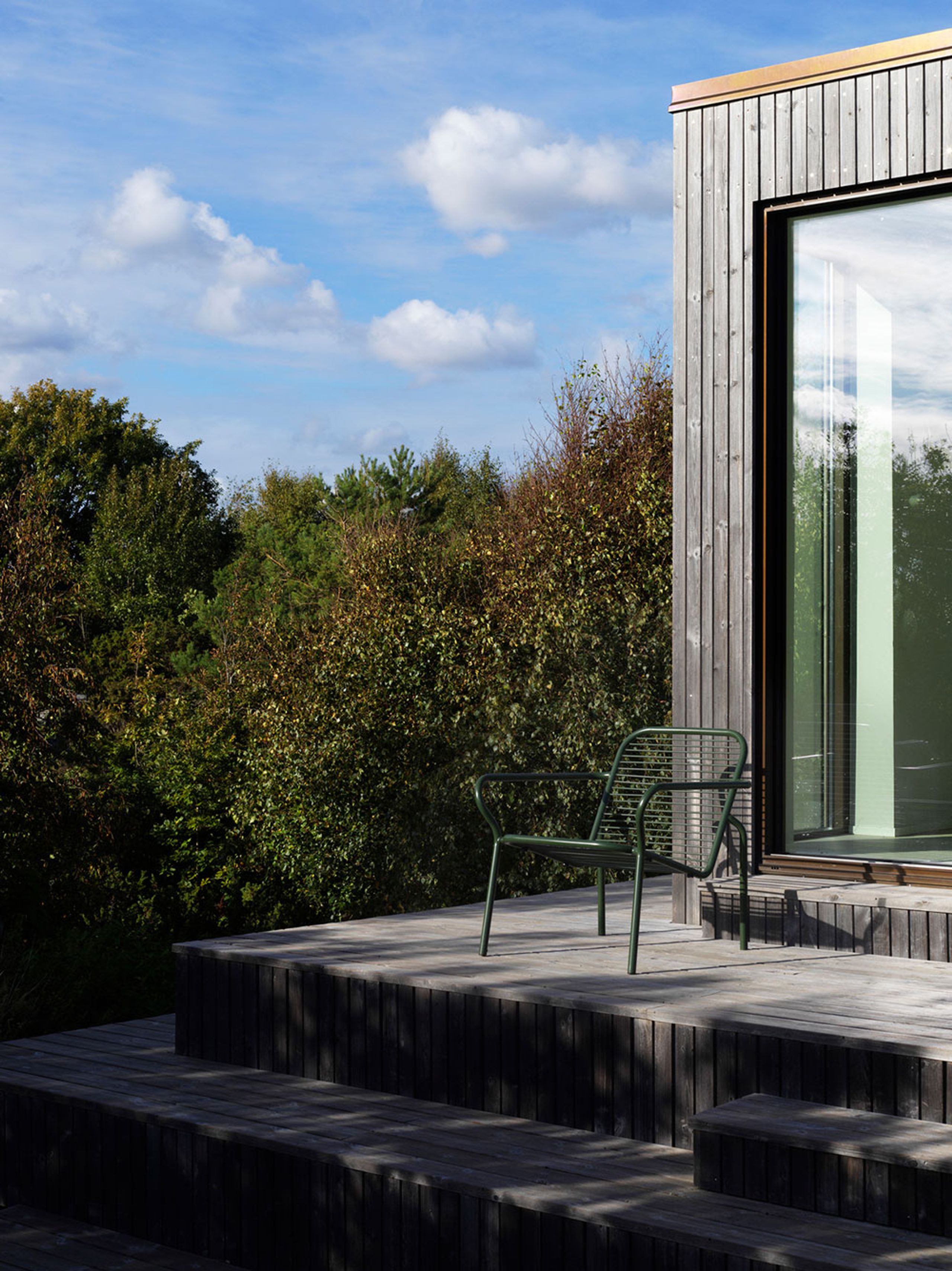 Normann Copenhagen - Havestol - Vig Lounge Chair - Dark Green