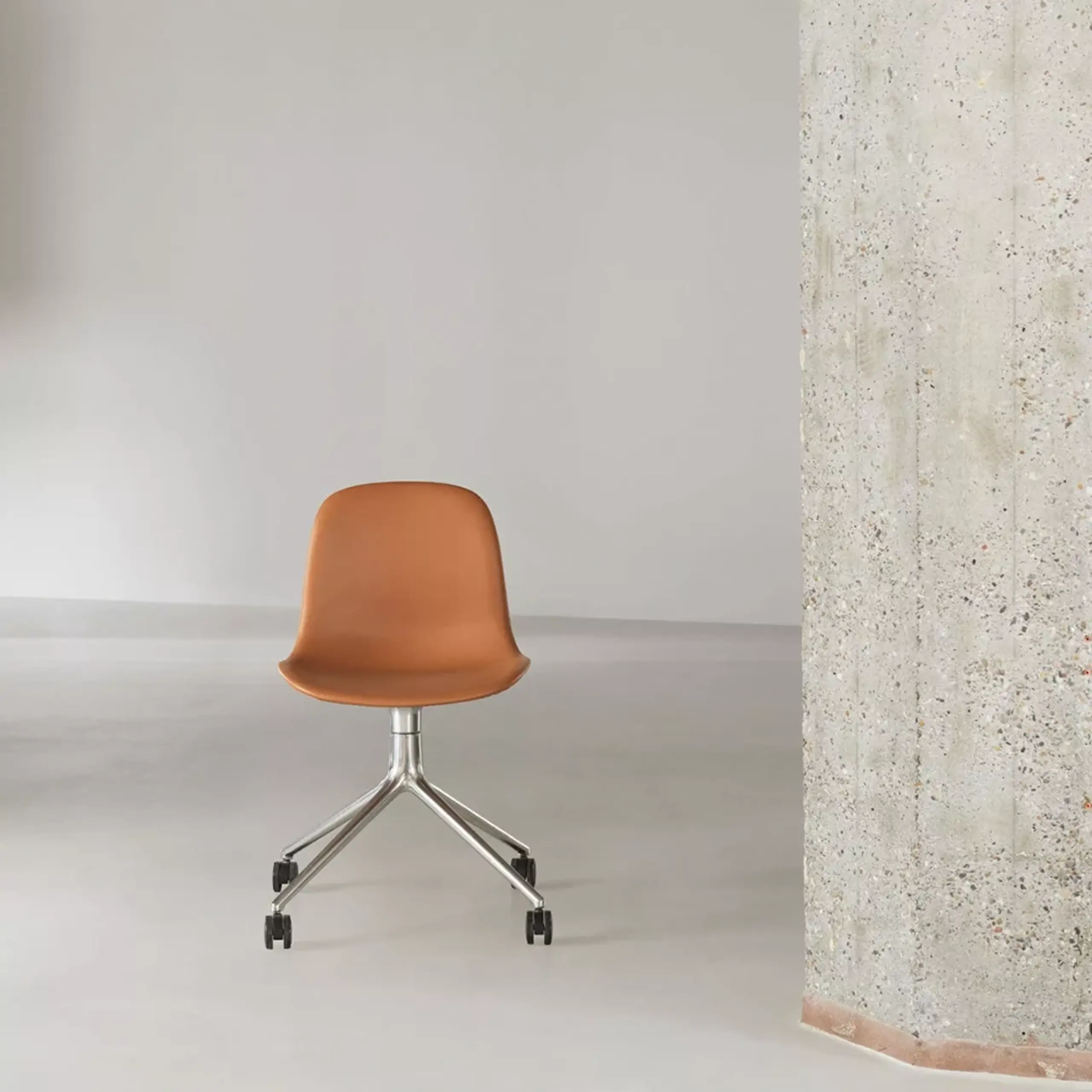 Normann Copenhagen - Chaise de bureau - Form Chair Swivel 4W Alu - White / Aluminum