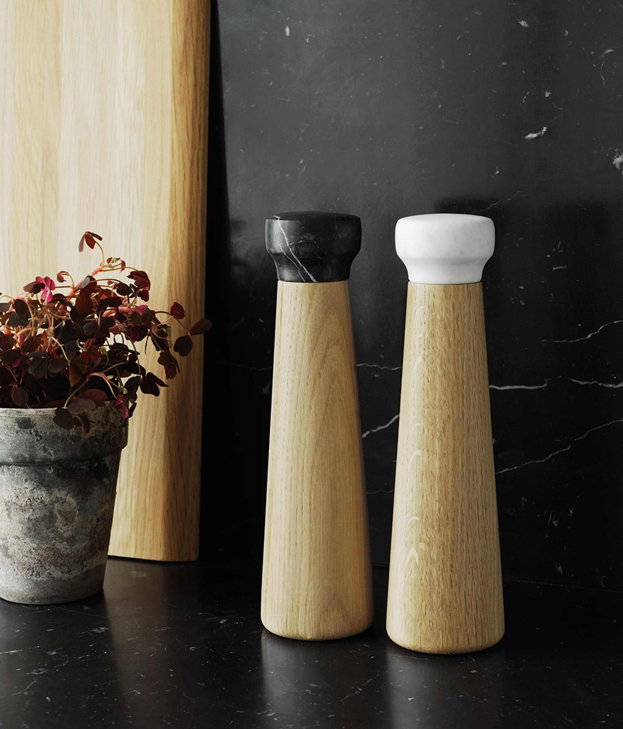 Normann Copenhagen - Kværn - Craft Pepper Mill - Stor - sort/eg