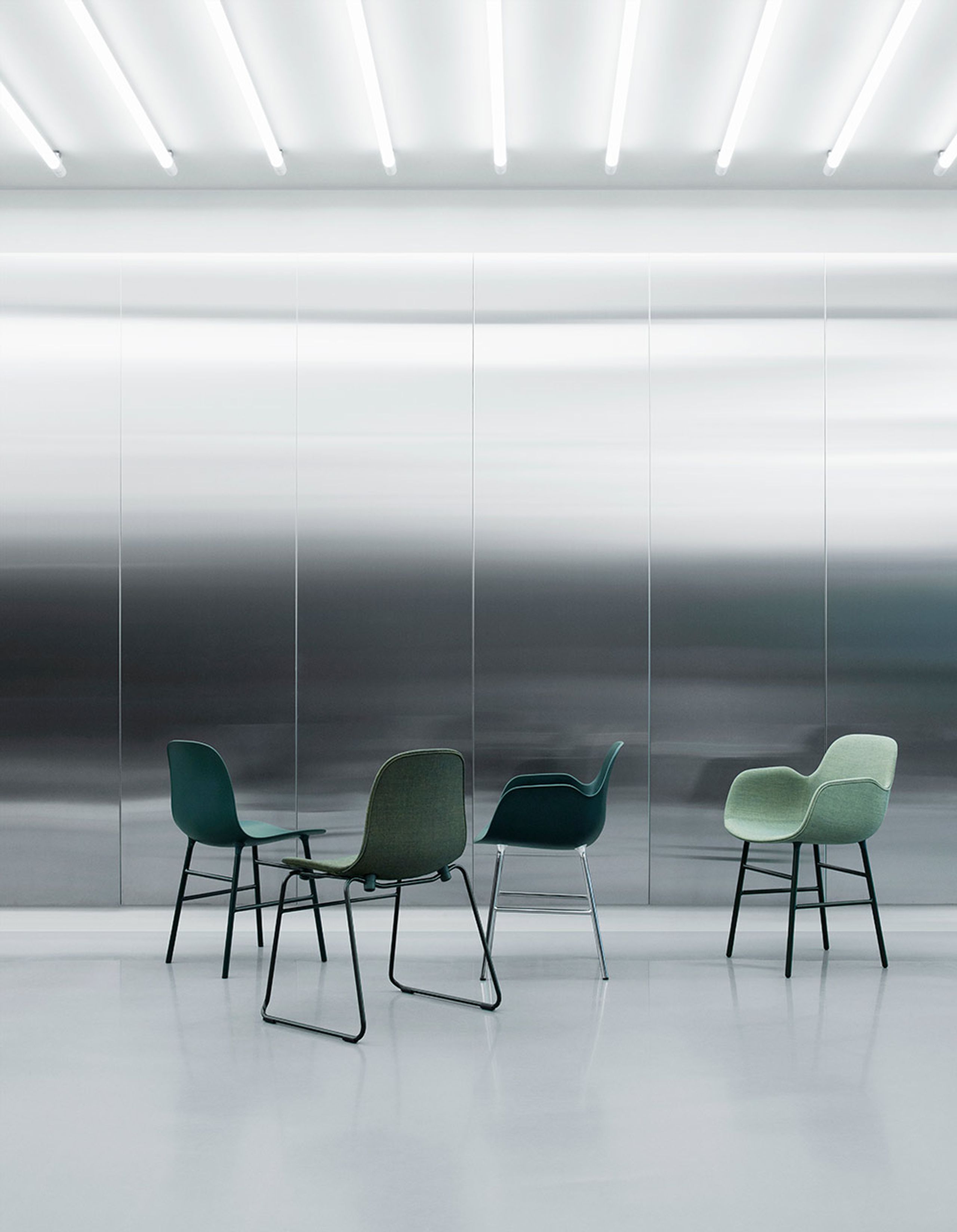 Normann Copenhagen - Armchair - Form Armchair - Full Upholstery Wood - Frame: Oak / Fabric: City Velvet vol. 2 43