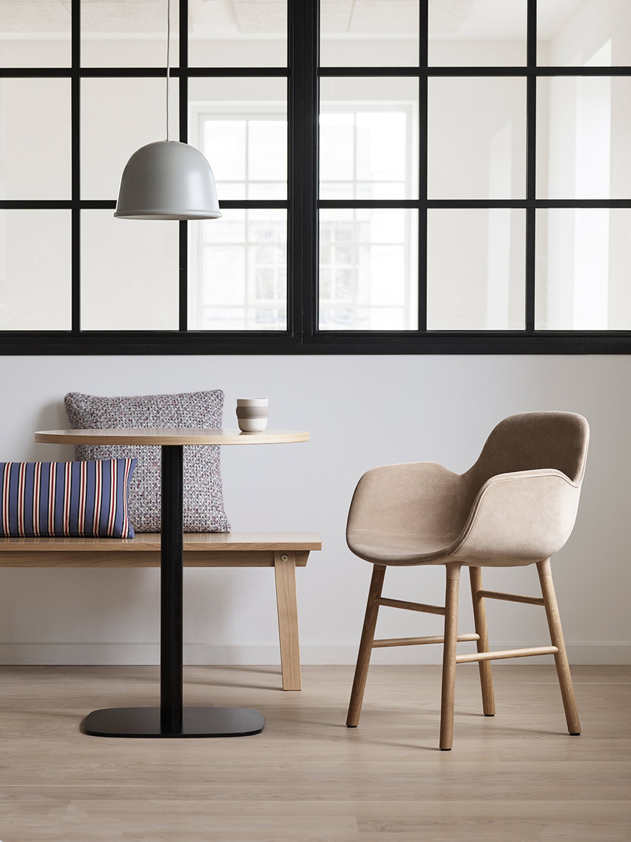 Normann Copenhagen - Armchair - Form Armchair - Full Upholstery Wood - Frame: Oak / Fabric: City Velvet vol. 2 43