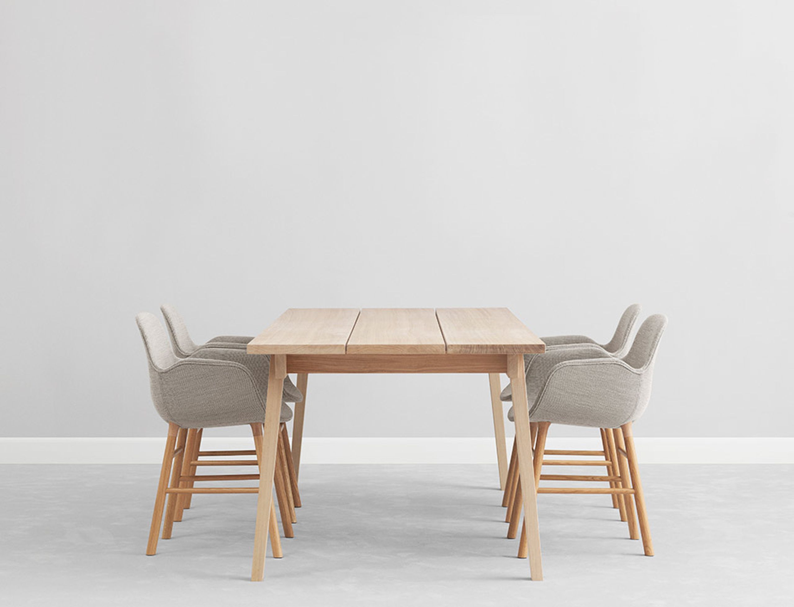 Normann Copenhagen - Fauteuil - Form Armchair - Full Upholstery Wood - Frame: Black Lacquered / Fabric: City Velvet vol. 2 35