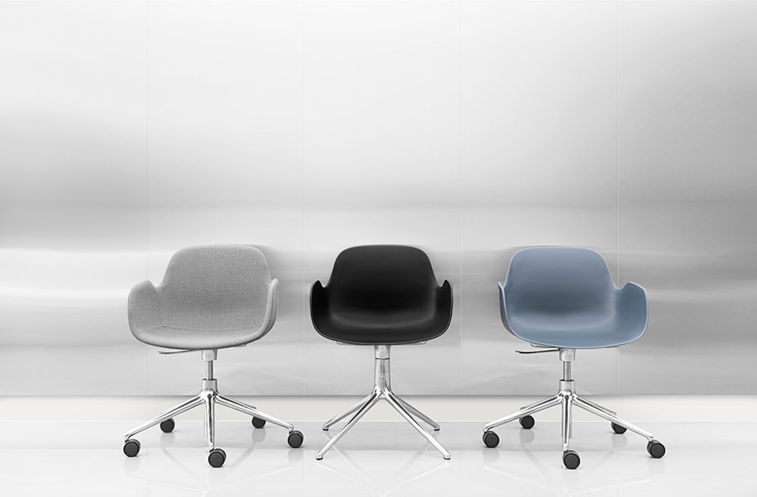 Normann Copenhagen - Fauteuil - Form Armchair - Swivel 4L Full Upholstery - Frame: Black Aluminium / Fabric: City Velvet vol. 2 22