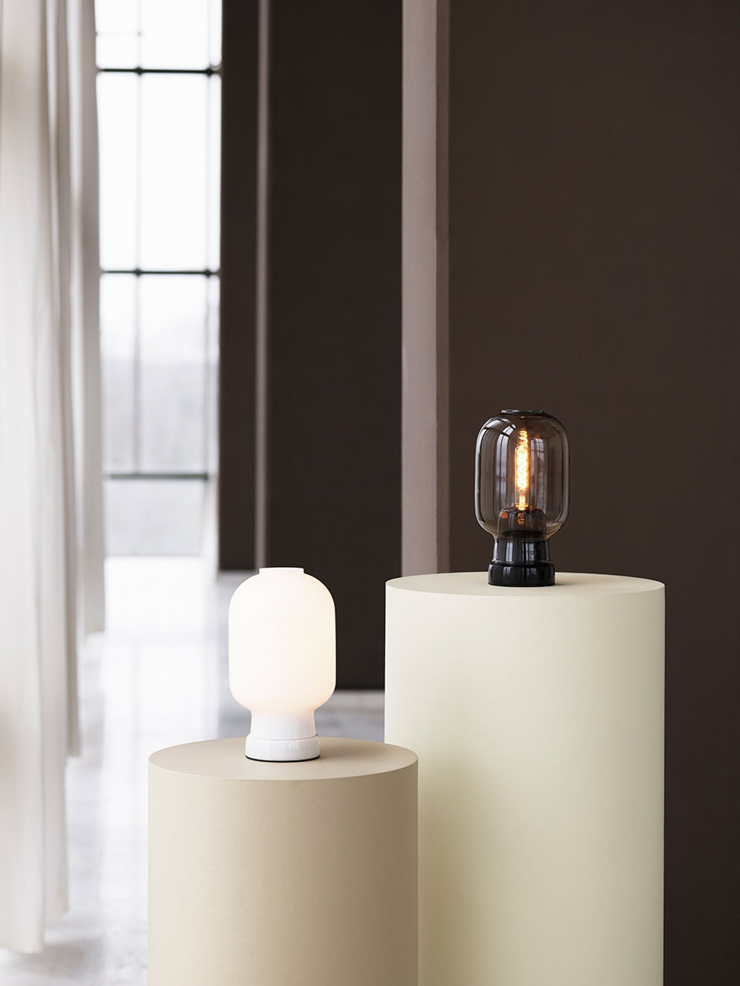 Normann Copenhagen - Lampa - Amp Table Lamp - Gold / Green