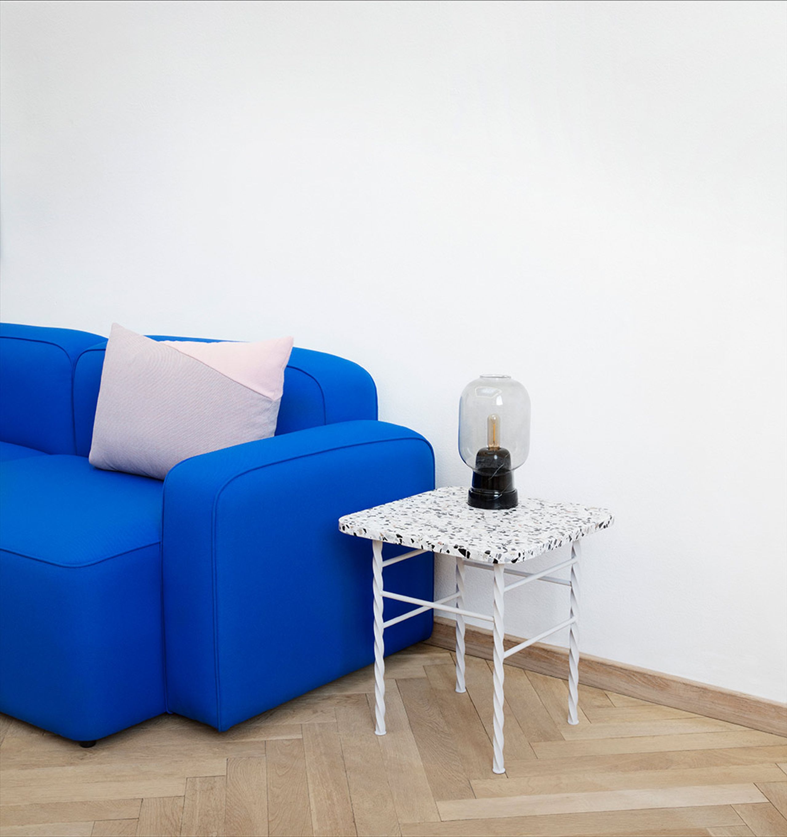 Normann Copenhagen - Lampa - Amp Table Lamp - Gold / Green