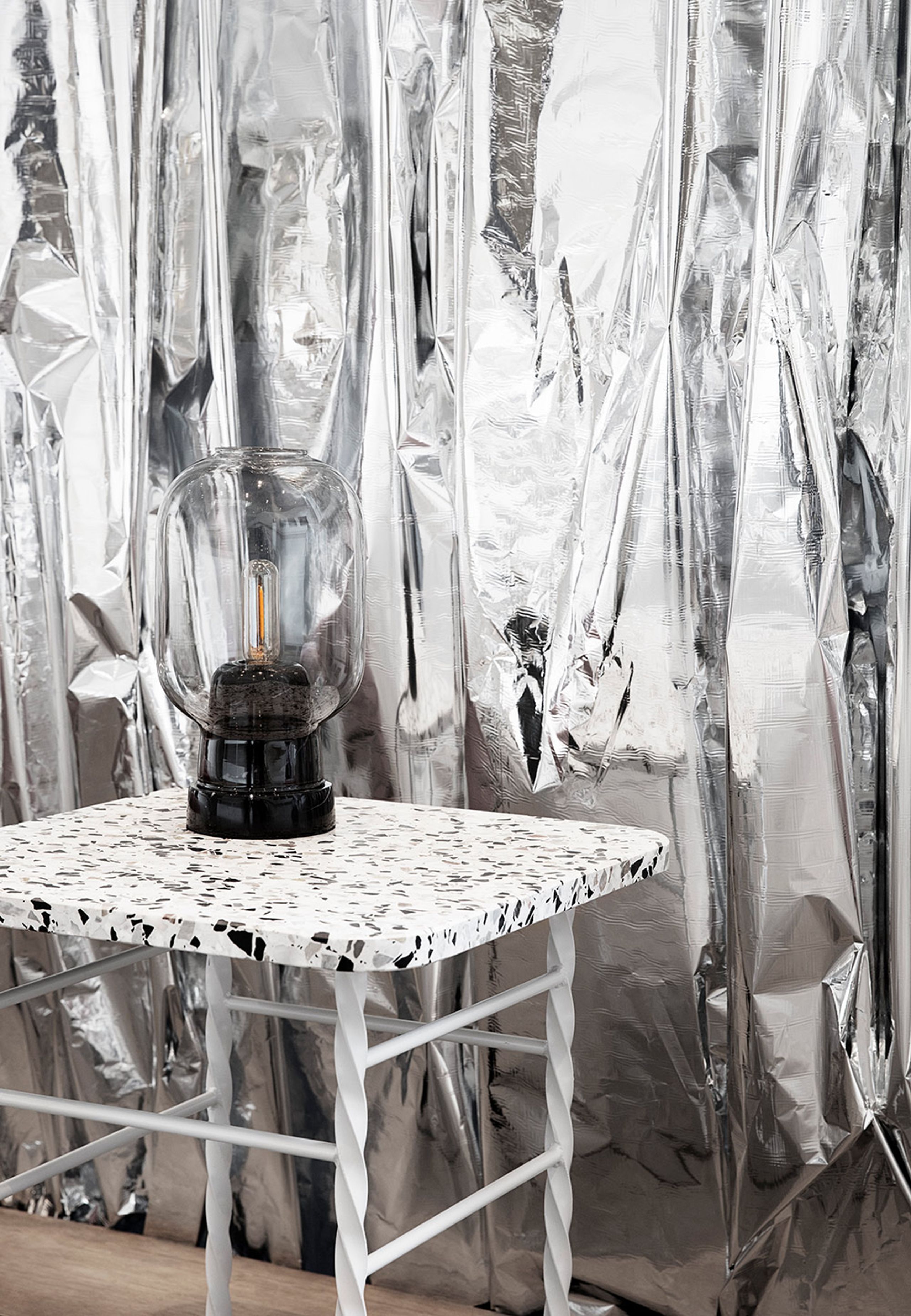 Normann Copenhagen - Lampa - Amp Table Lamp - Smoke / Black