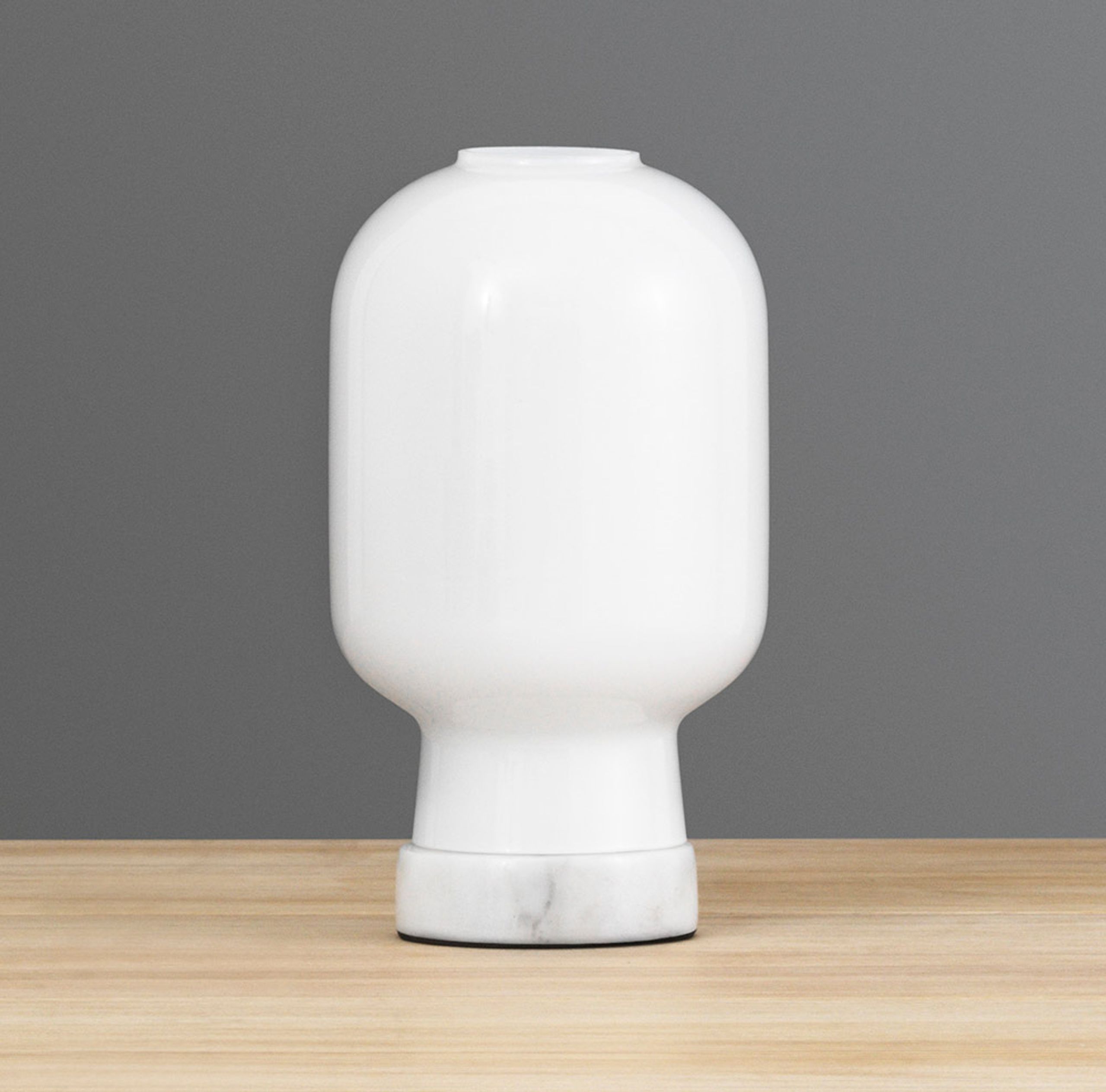 Normann Copenhagen - Lampa - Amp Table Lamp - Smoke / Black