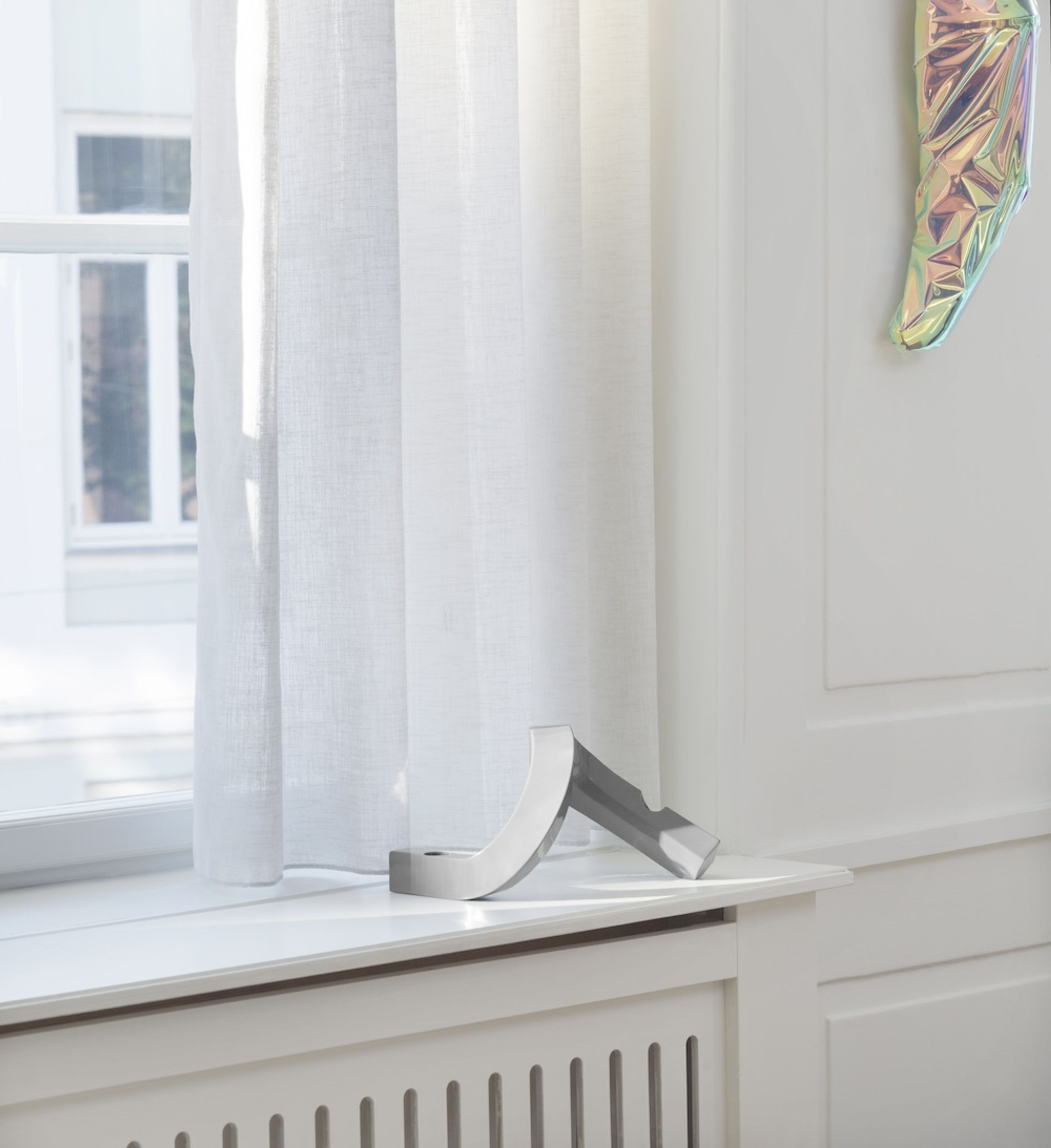 Normann Copenhagen - Lysestage - Crooked Candlestick Two Aluminium - Warm Grey