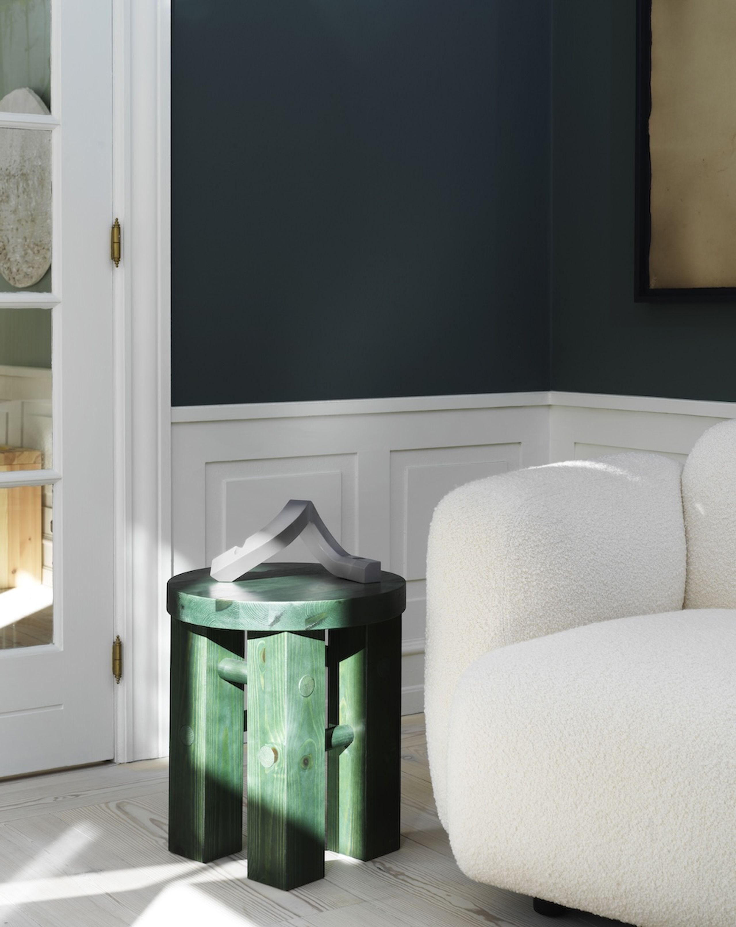 Normann Copenhagen - Lysestage - Crooked Candlestick Two Aluminium - Warm Grey