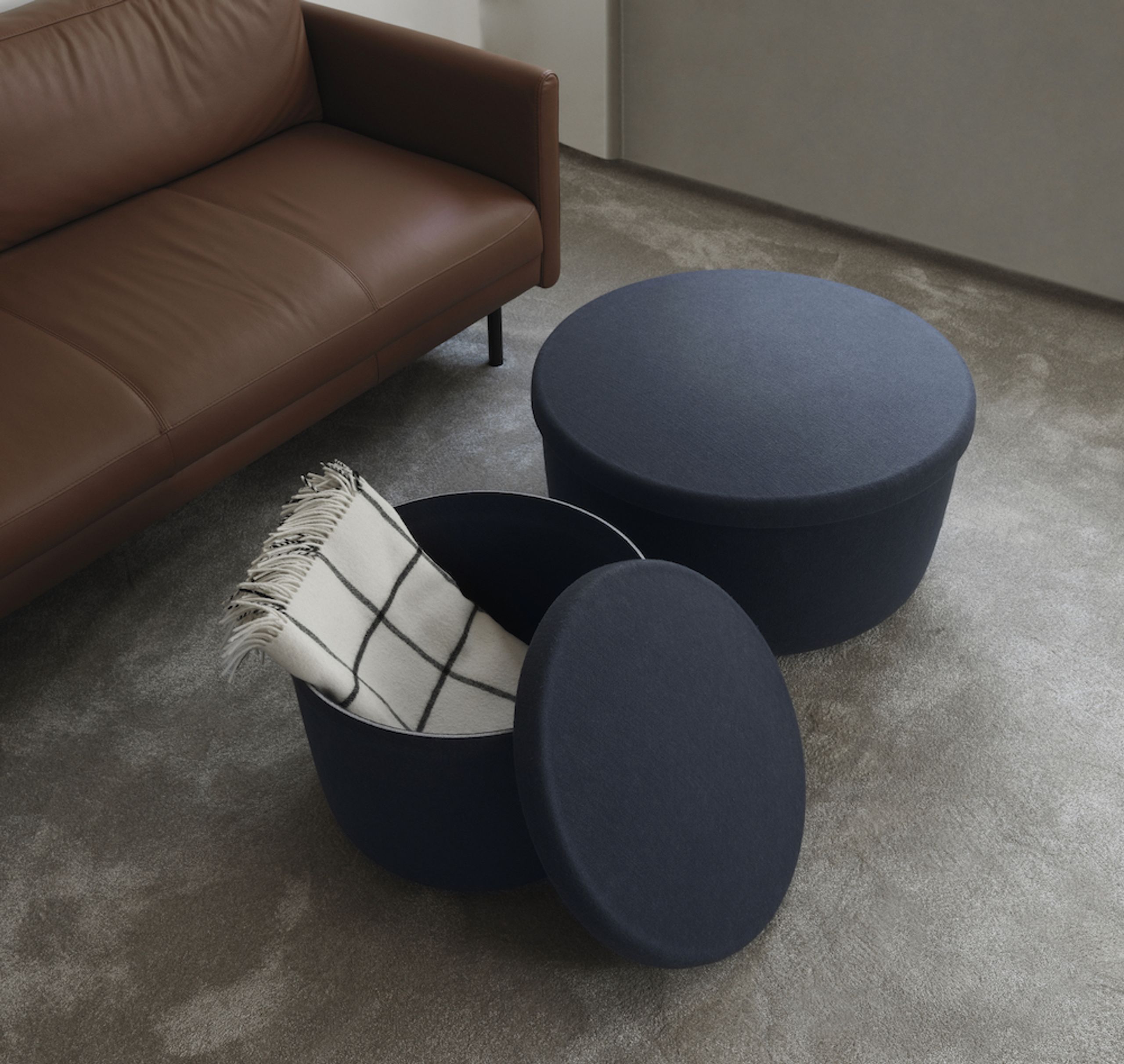 Normann Copenhagen - Aufbewahrungsboxen - Hide Storage Pouf Small - Grey - Felt 393