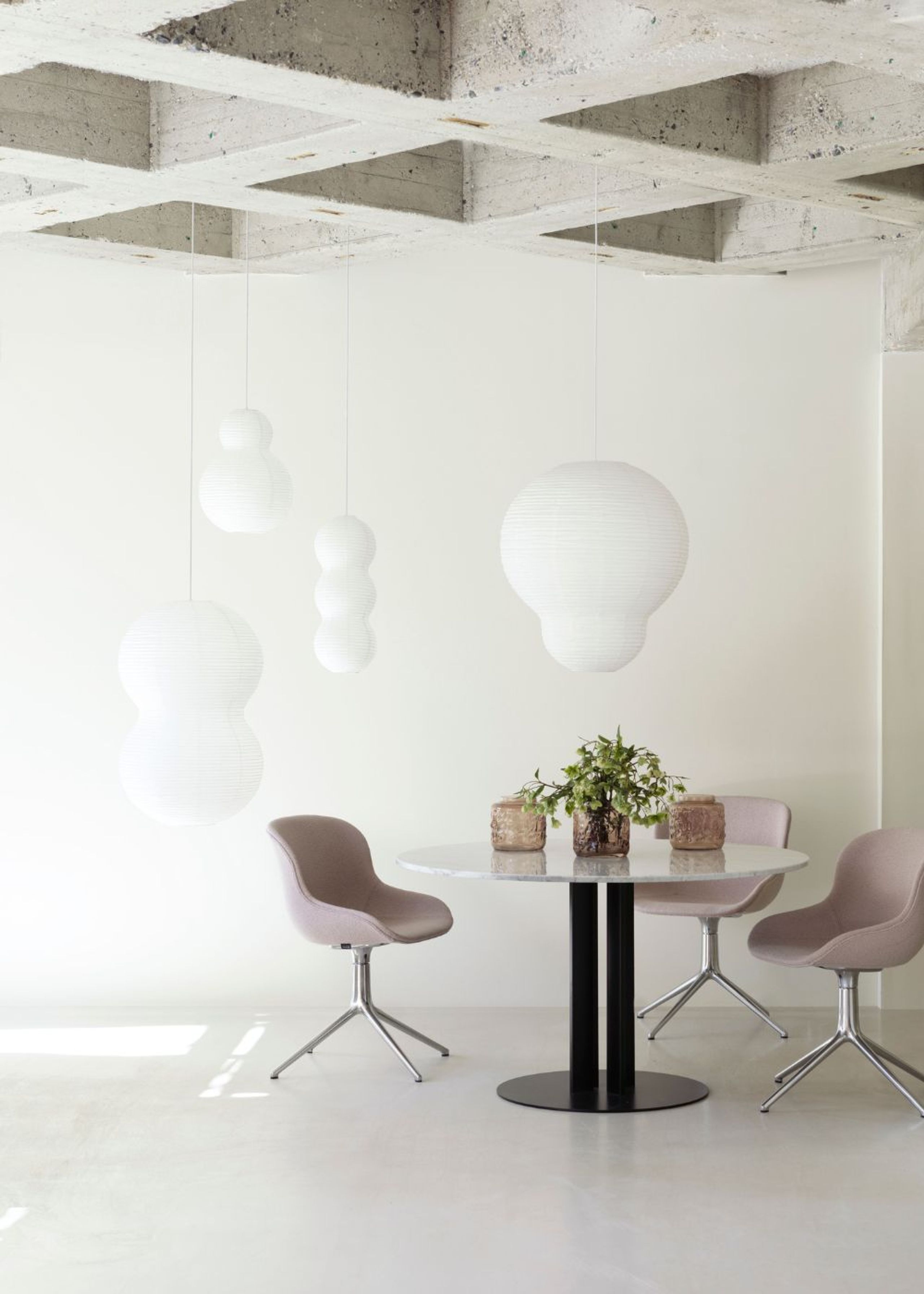 Normann Copenhagen - Pendule - Puff Lamp - White / Bubble