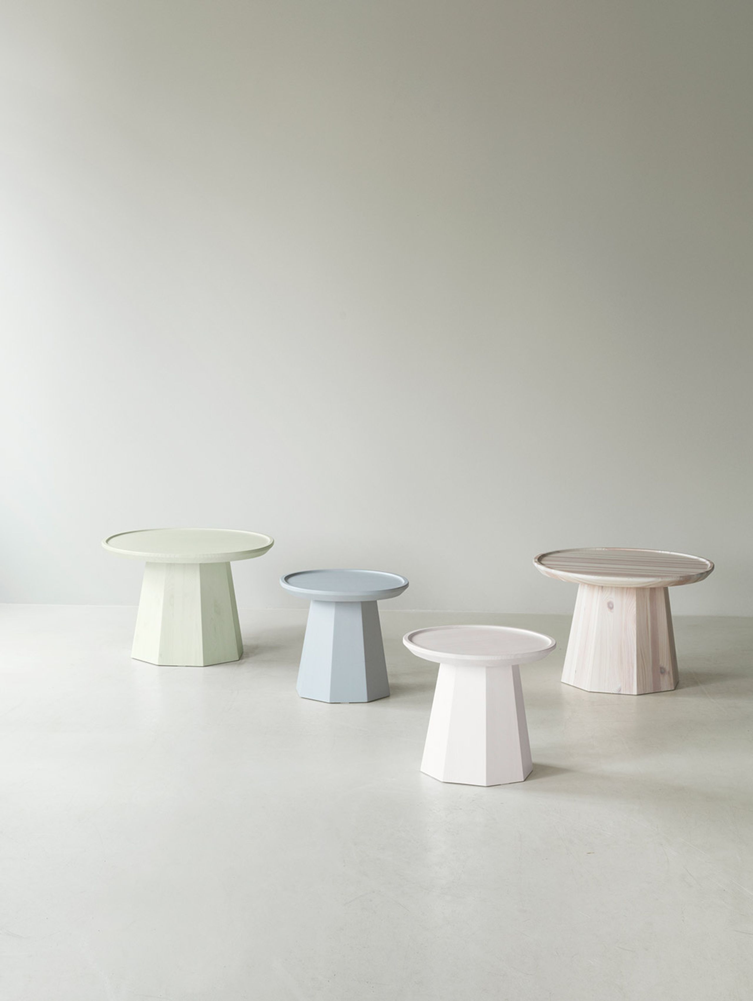 Normann Copenhagen - Mesa de centro - Pine table - Small - Dark Blue